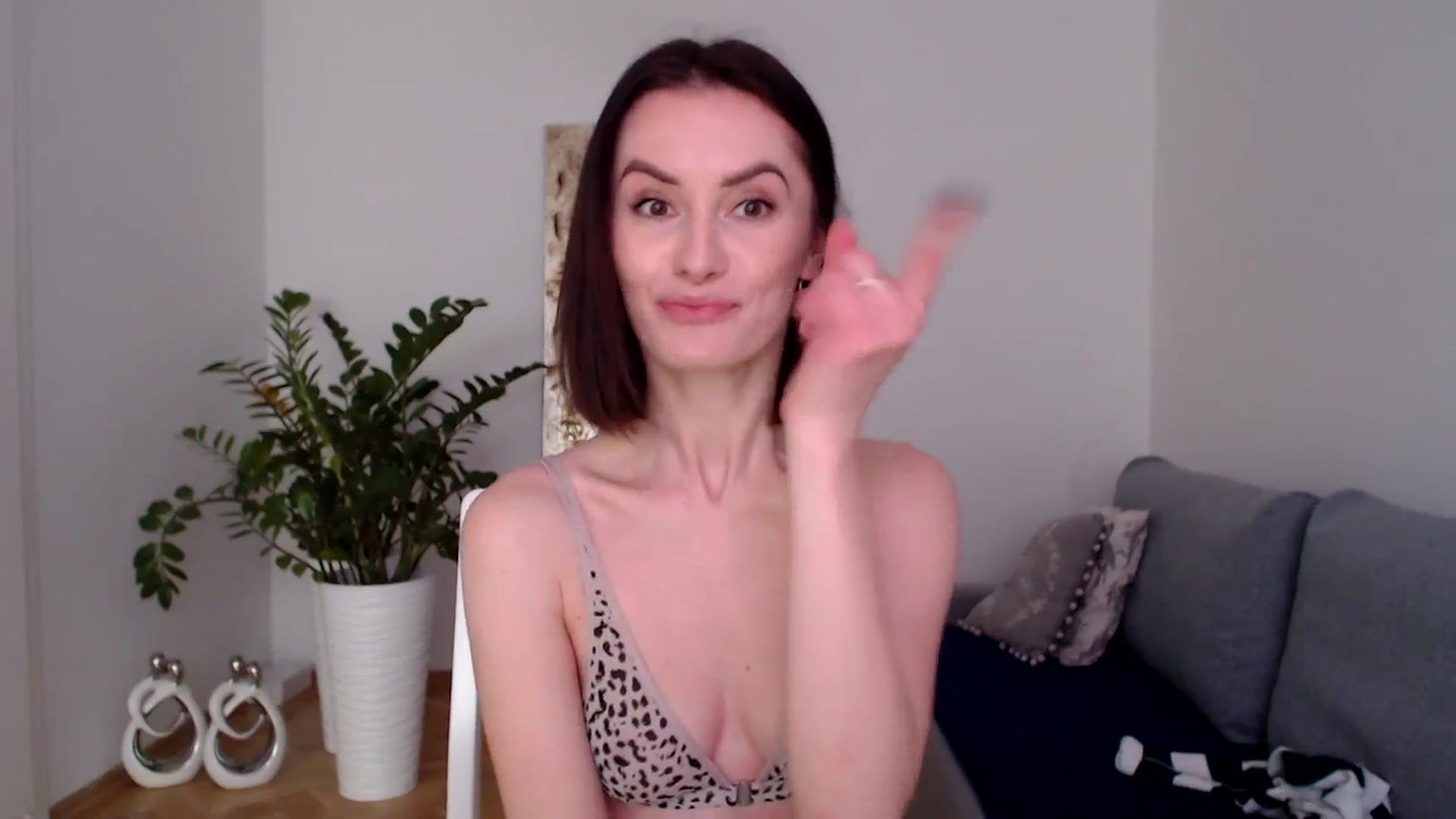 Gallery image thumbnail from the_realpearl's myfreecams stream on, 01/15/2024, 12:08 image 19 of 20