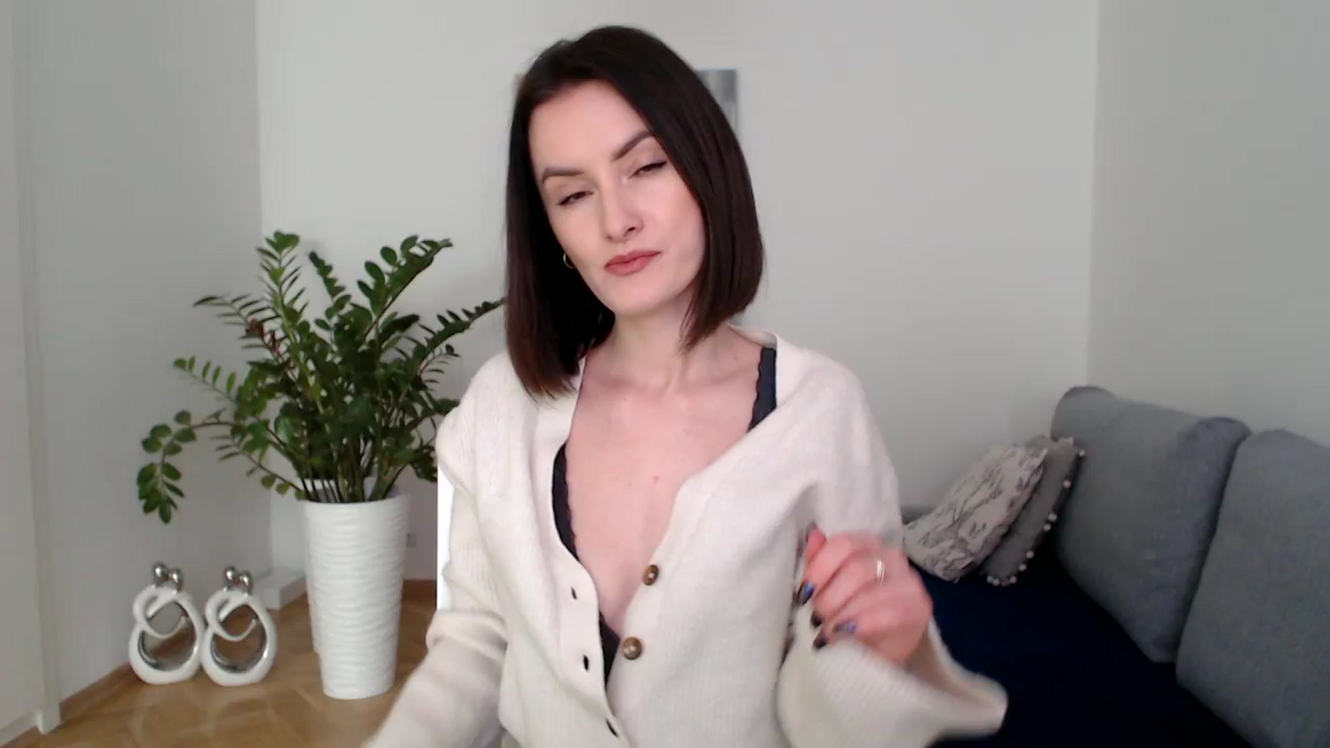 Gallery image thumbnail from the_realpearl's myfreecams stream on, 01/22/2024, 13:40 image 3 of 20