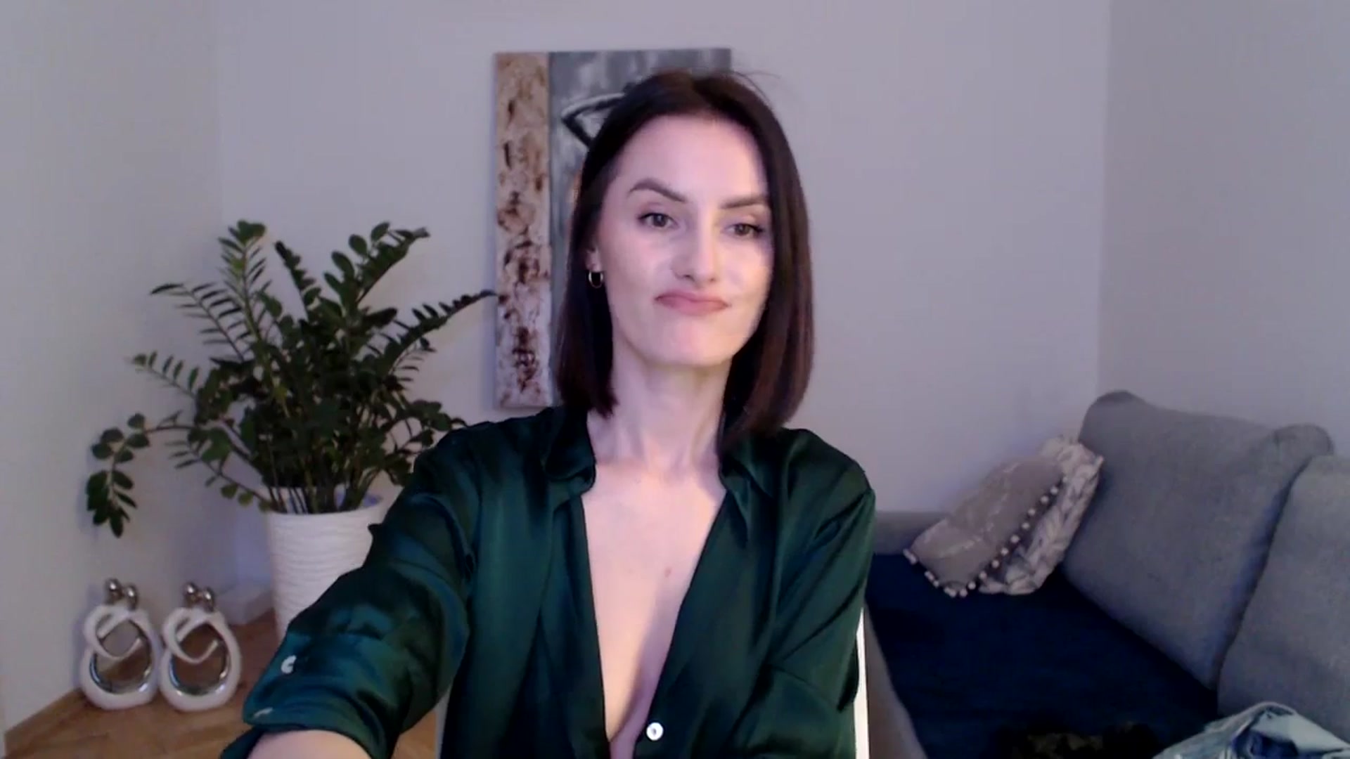 Gallery image thumbnail from the_realpearl's myfreecams stream on, 01/24/2024, 19:03 image 15 of 20