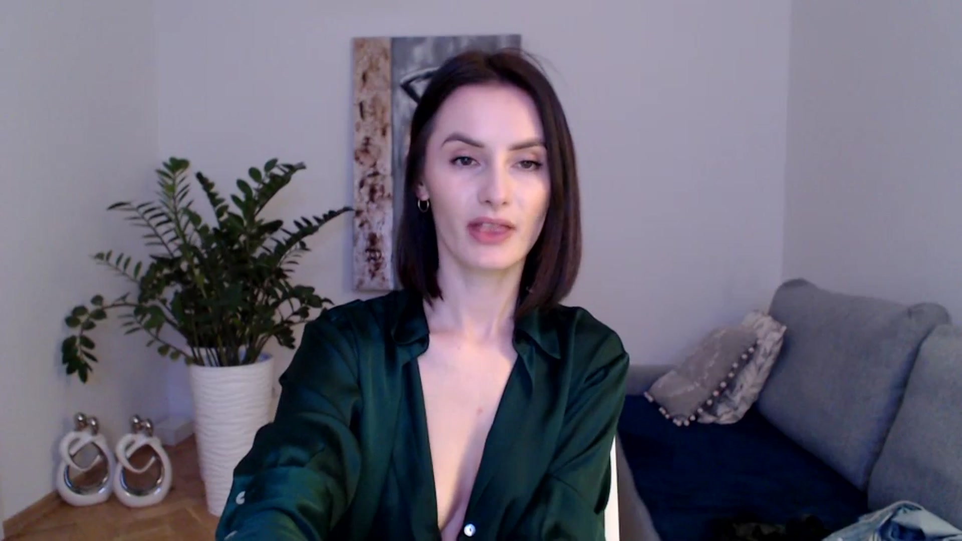 Gallery image thumbnail from the_realpearl's myfreecams stream on, 01/24/2024, 19:03 image 16 of 20