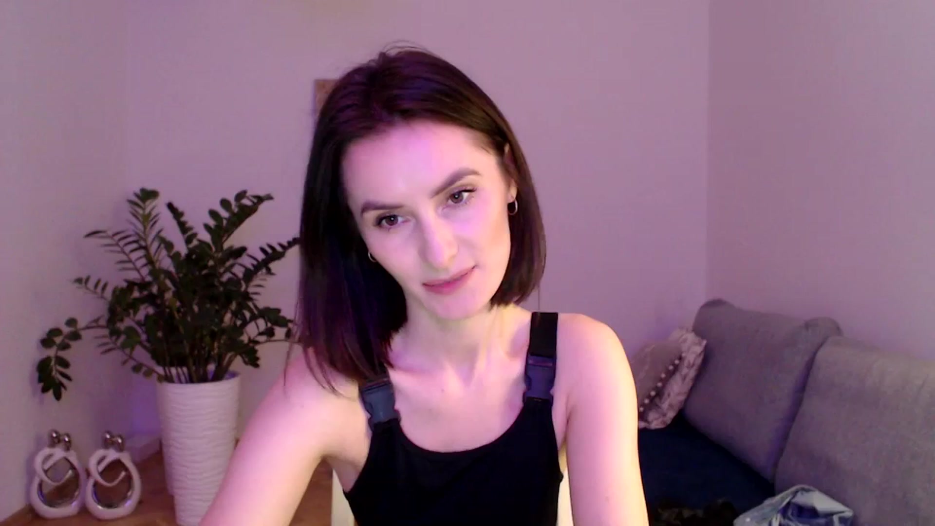 Gallery image thumbnail from the_realpearl's myfreecams stream on, 01/24/2024, 19:03 image 3 of 20