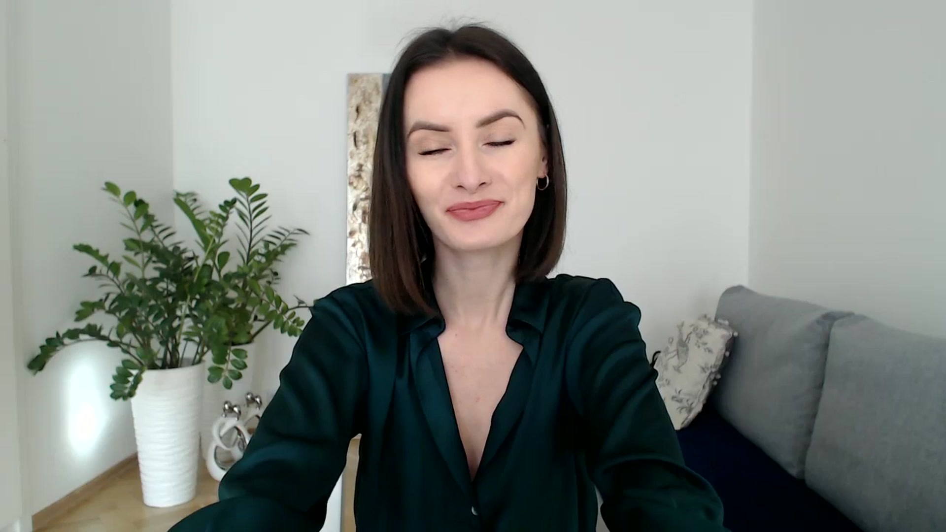 Gallery image thumbnail from the_realpearl's myfreecams stream on, 01/30/2024, 11:32 image 11 of 20