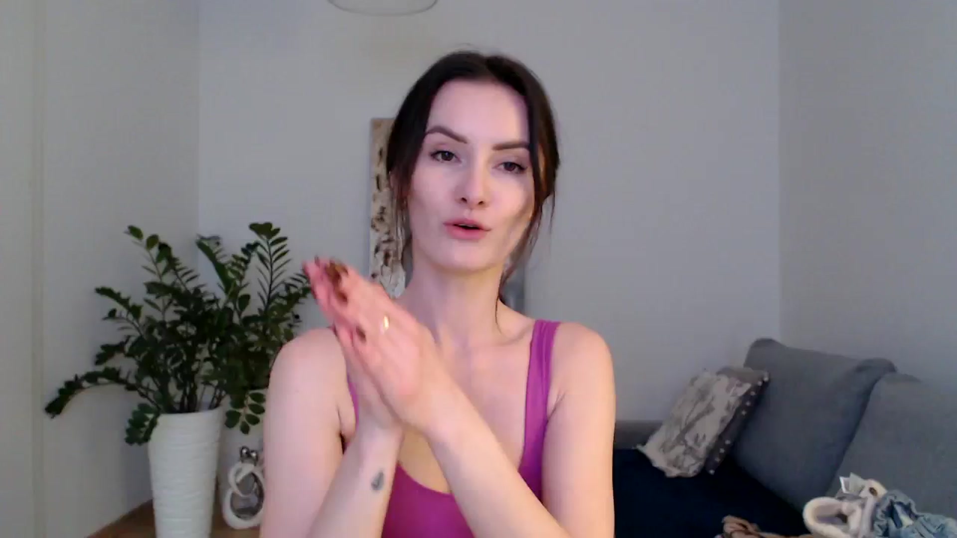 Gallery image thumbnail from the_realpearl's myfreecams stream on, 01/31/2024, 14:20 image 19 of 20