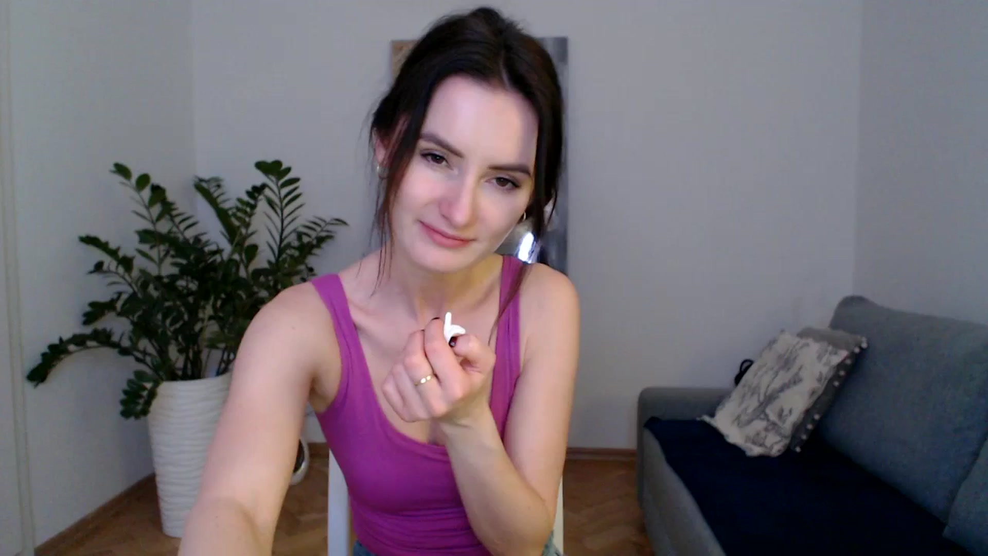 Gallery image thumbnail from the_realpearl's myfreecams stream on, 01/31/2024, 16:20 image 4 of 20