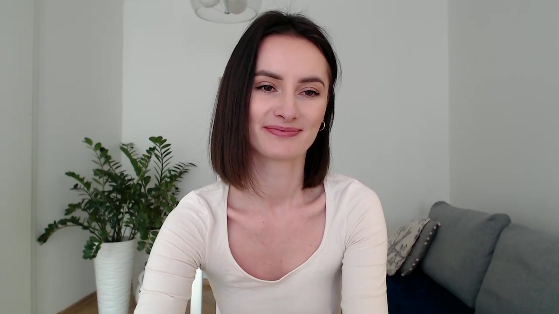 Gallery image thumbnail from the_realpearl's myfreecams stream on, 02/01/2024, 14:18 image 6 of 20