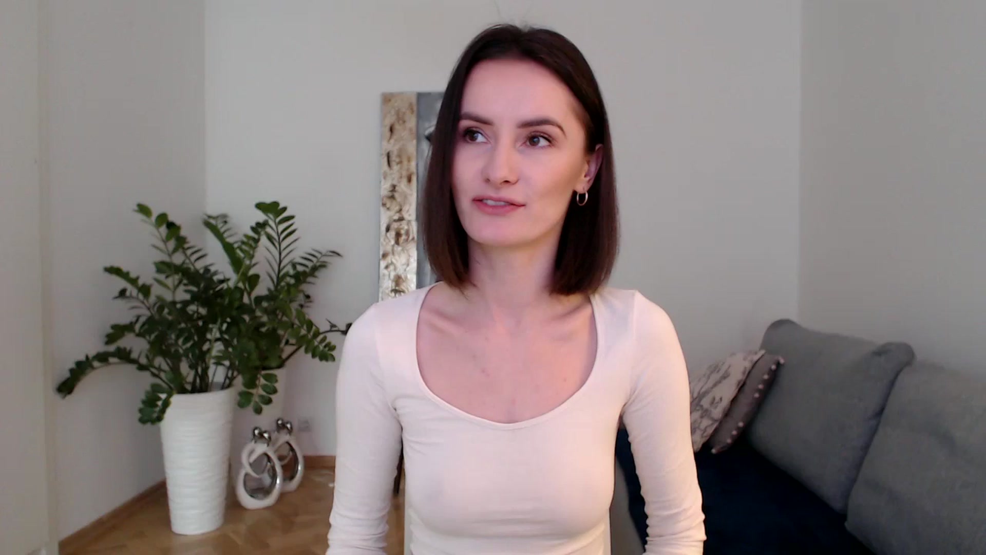 Gallery image thumbnail from the_realpearl's myfreecams stream on, 02/01/2024, 14:18 image 1 of 20