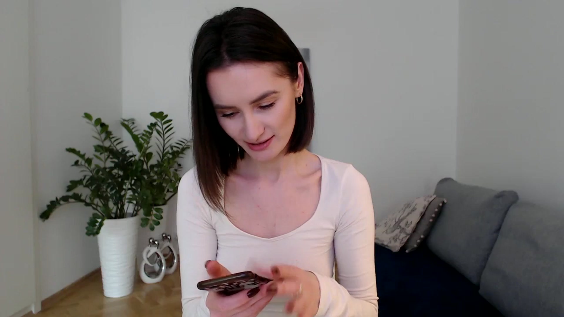 Gallery image thumbnail from the_realpearl's myfreecams stream on, 02/01/2024, 14:18 image 8 of 20