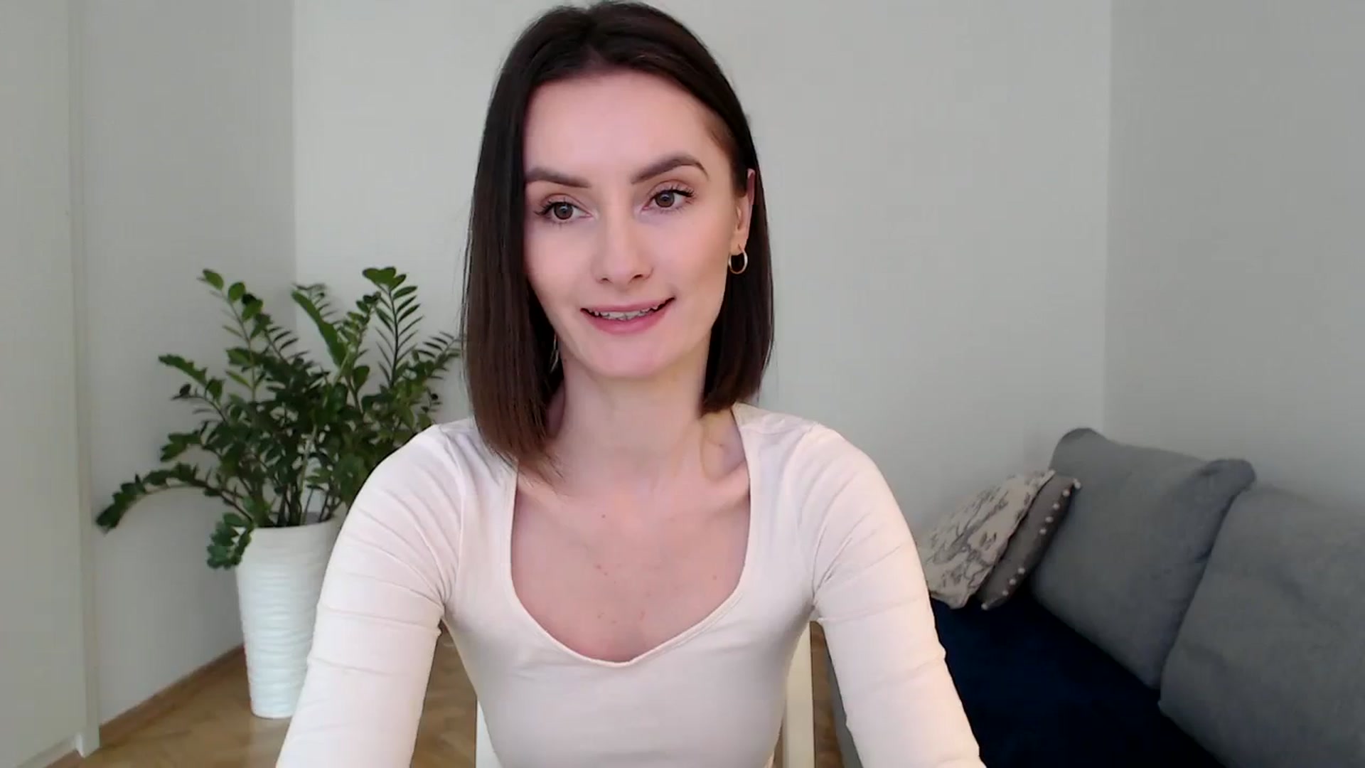 Gallery image thumbnail from the_realpearl's myfreecams stream on, 02/01/2024, 14:18 image 7 of 20