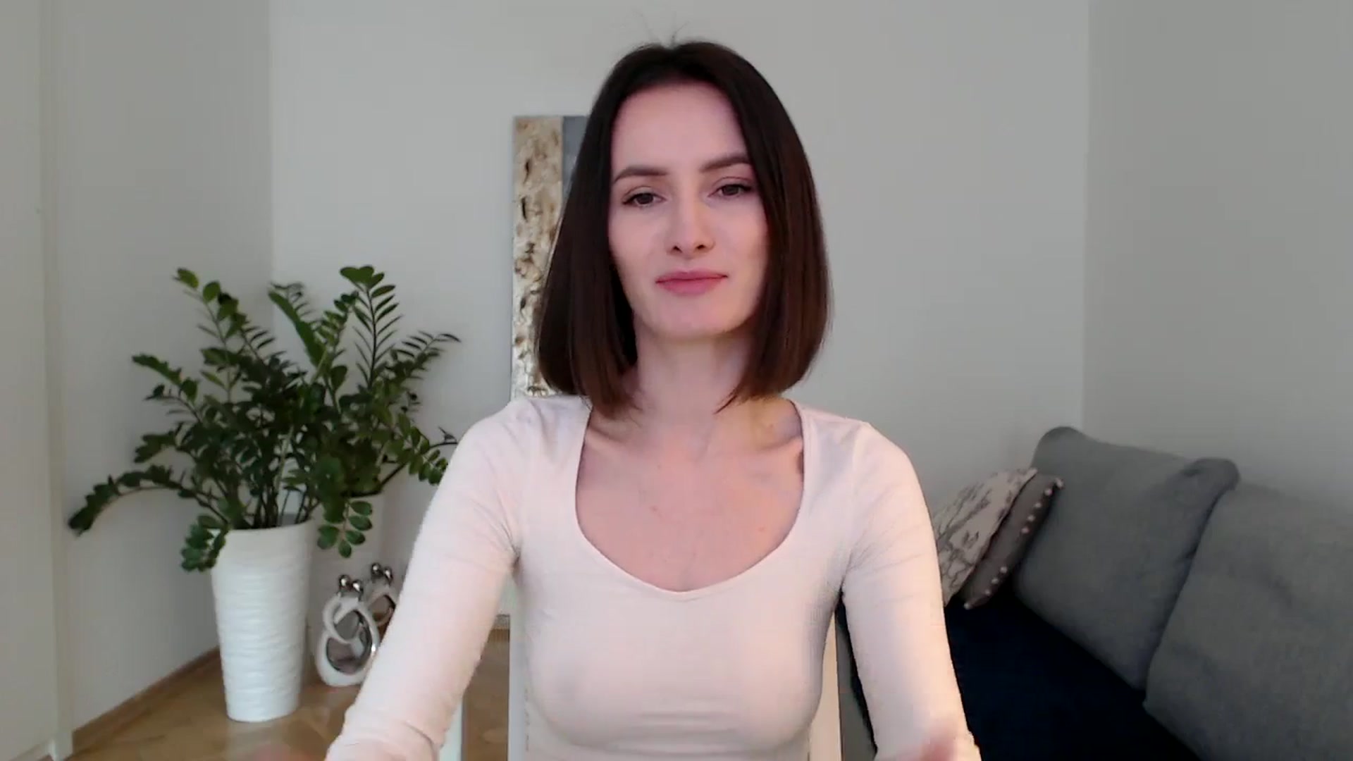 Gallery image thumbnail from the_realpearl's myfreecams stream on, 02/01/2024, 14:18 image 4 of 20