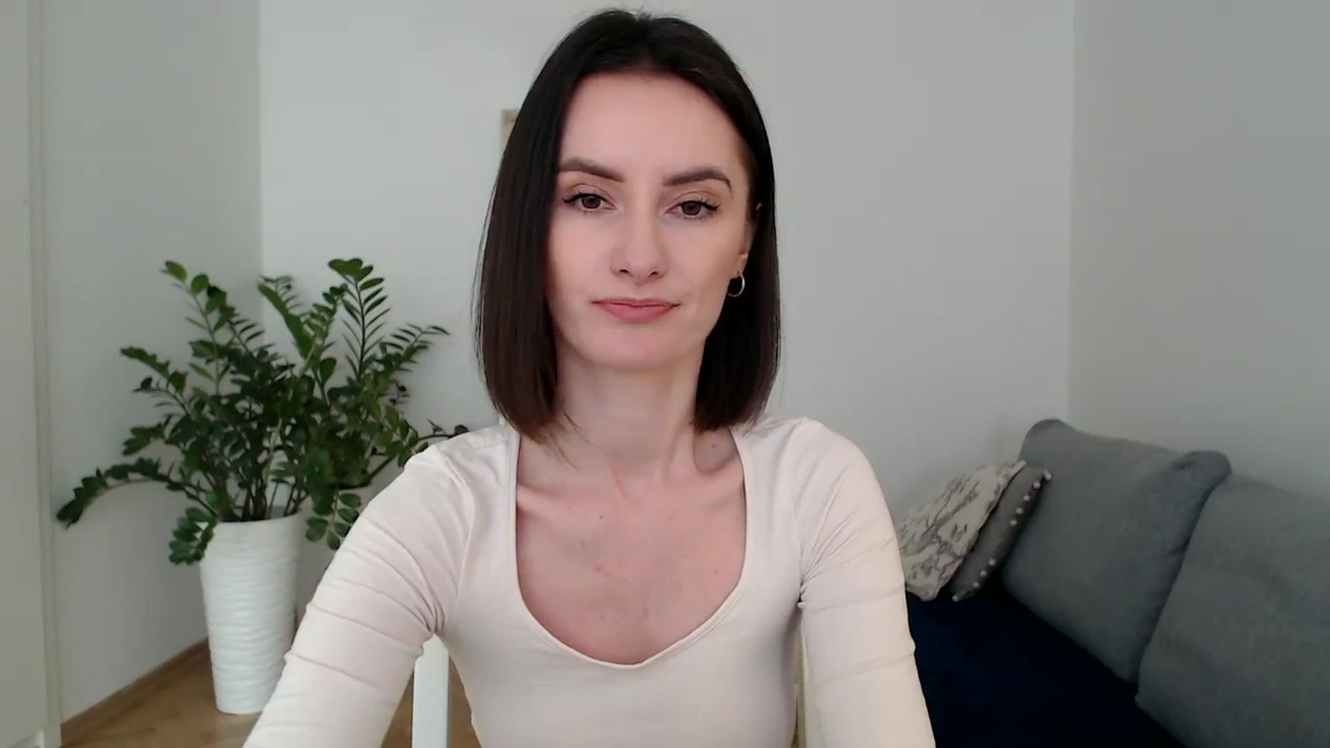 Gallery image thumbnail from the_realpearl's myfreecams stream on, 02/01/2024, 14:18 image 2 of 20