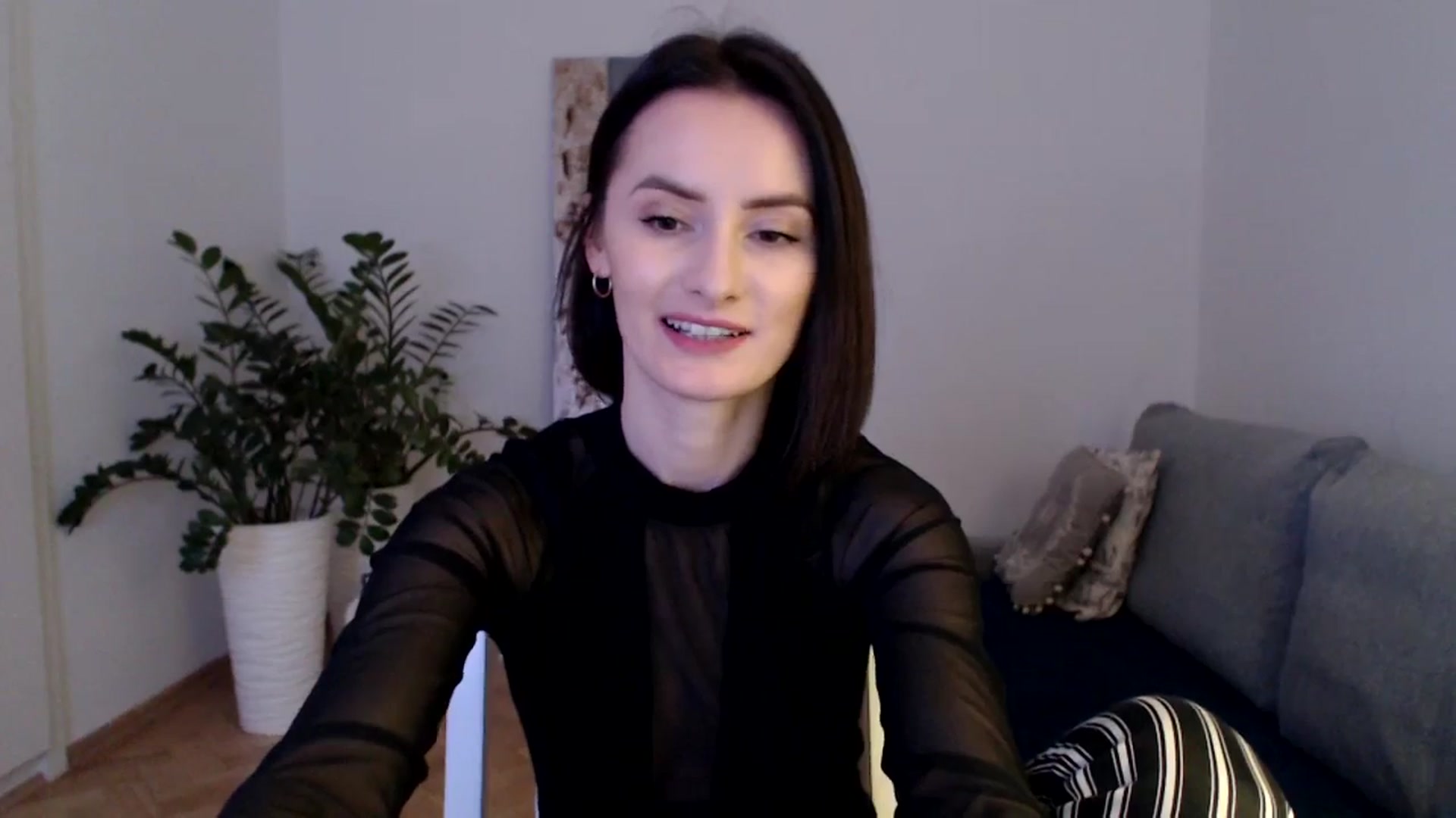Gallery image thumbnail from the_realpearl's myfreecams stream on, 02/06/2024, 21:11 image 2 of 20