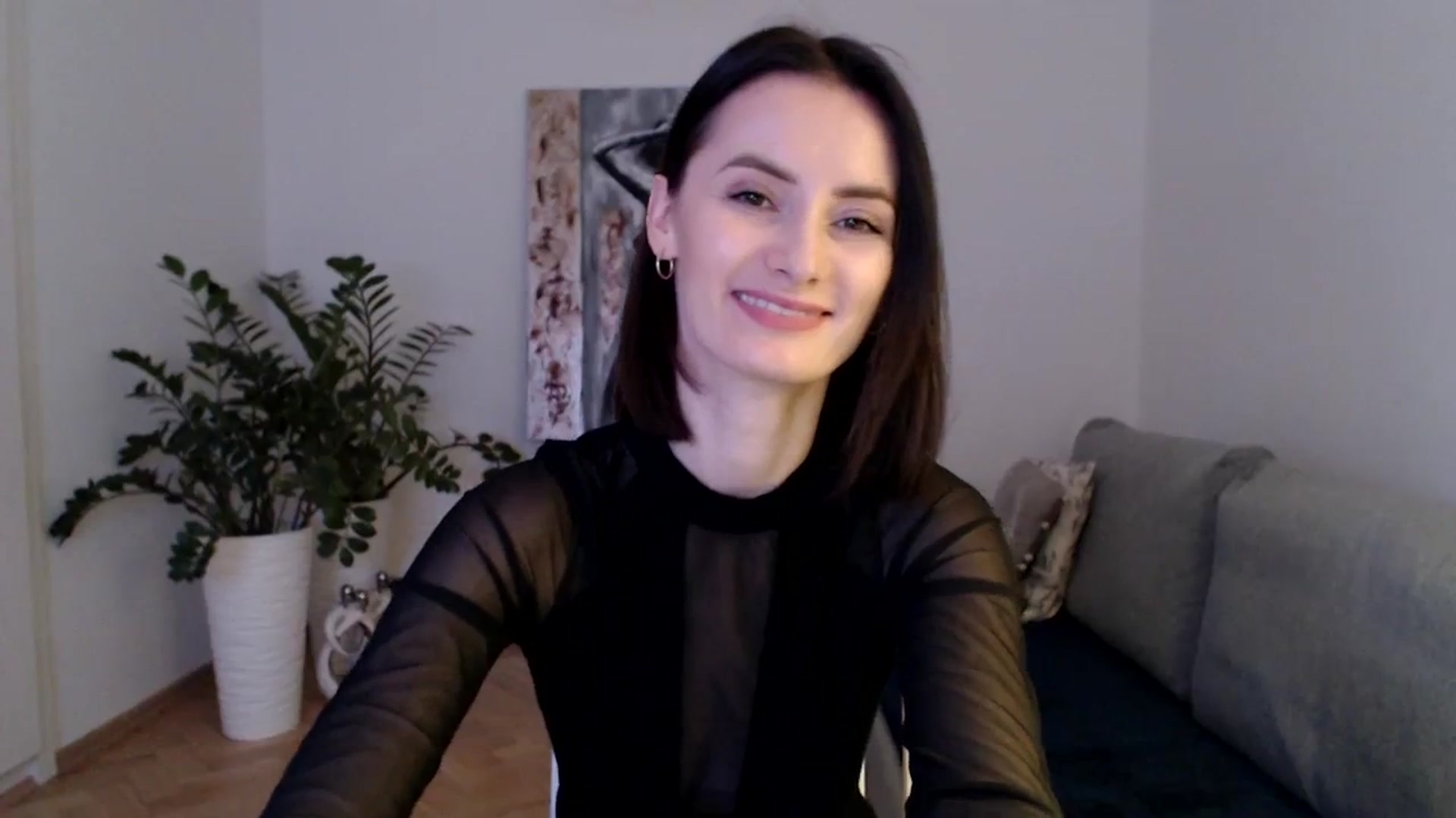 Gallery image thumbnail from the_realpearl's myfreecams stream on, 02/06/2024, 21:11 image 10 of 20