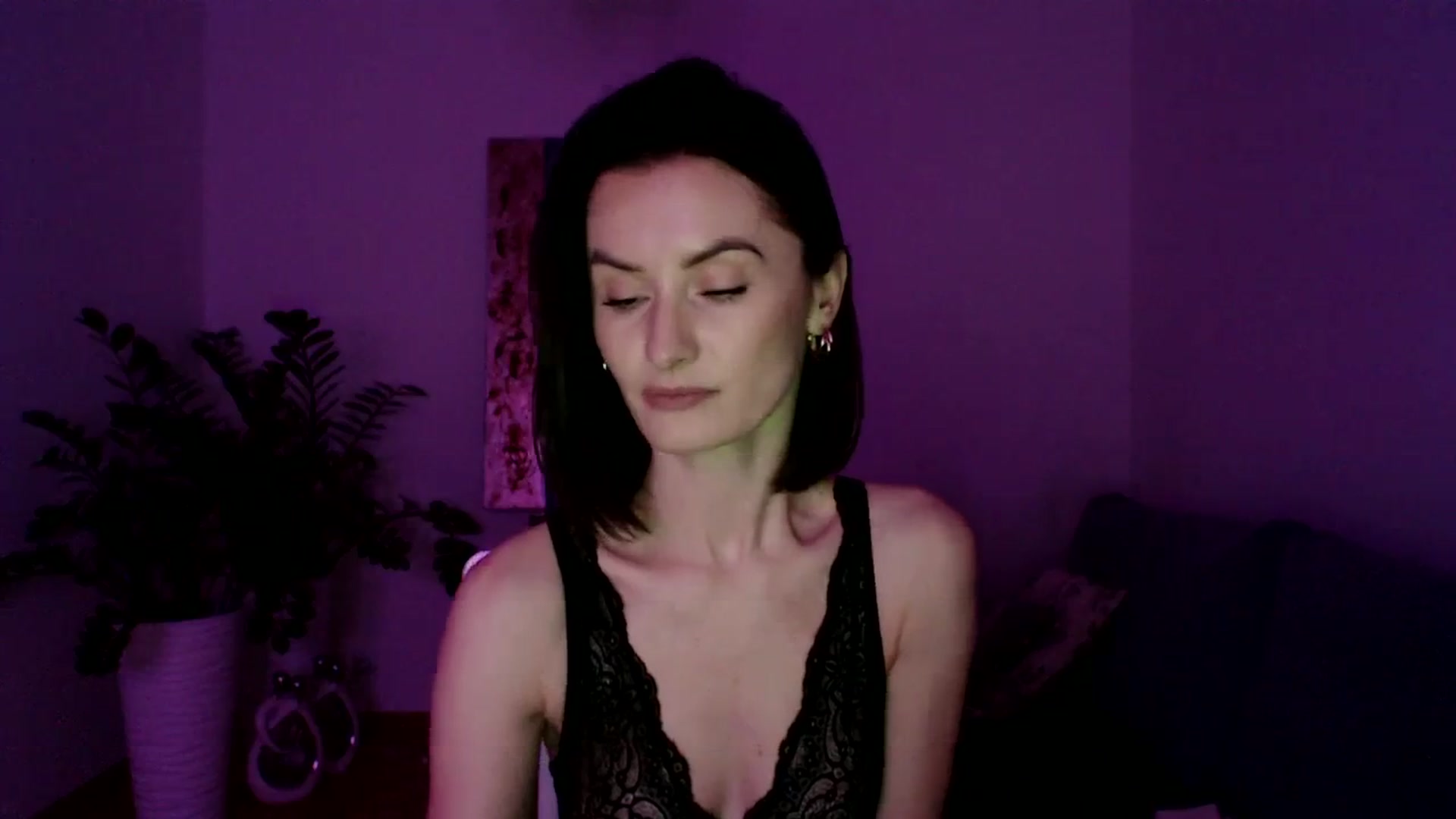Gallery image thumbnail from the_realpearl's myfreecams stream on, 02/07/2024, 18:19 image 15 of 20