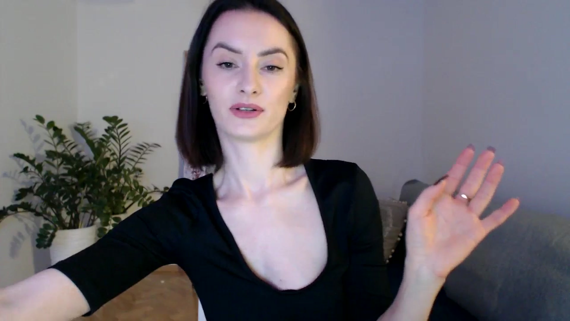 Gallery image thumbnail from the_realpearl's myfreecams stream on, 02/08/2024, 18:51 image 2 of 20