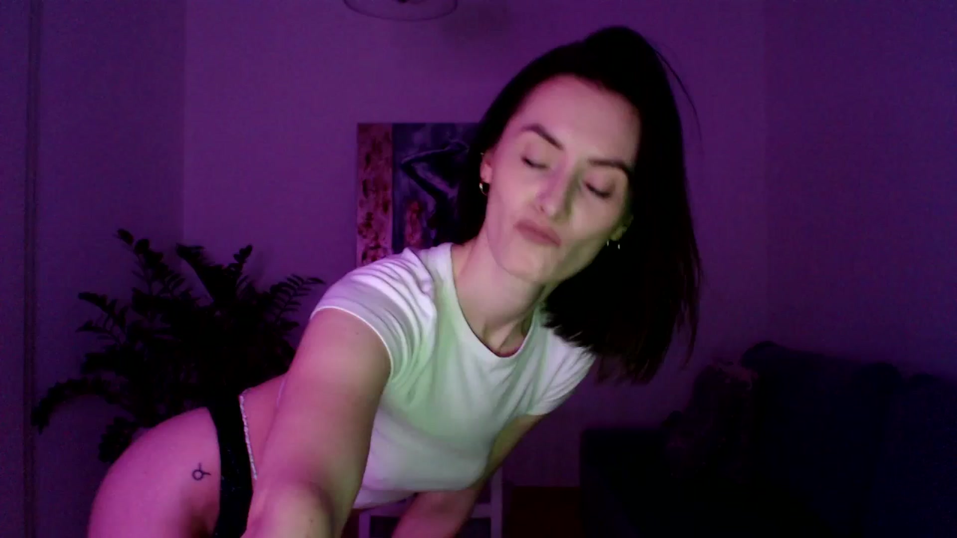 Gallery image thumbnail from the_realpearl's myfreecams stream on, 02/27/2024, 18:59 image 8 of 20