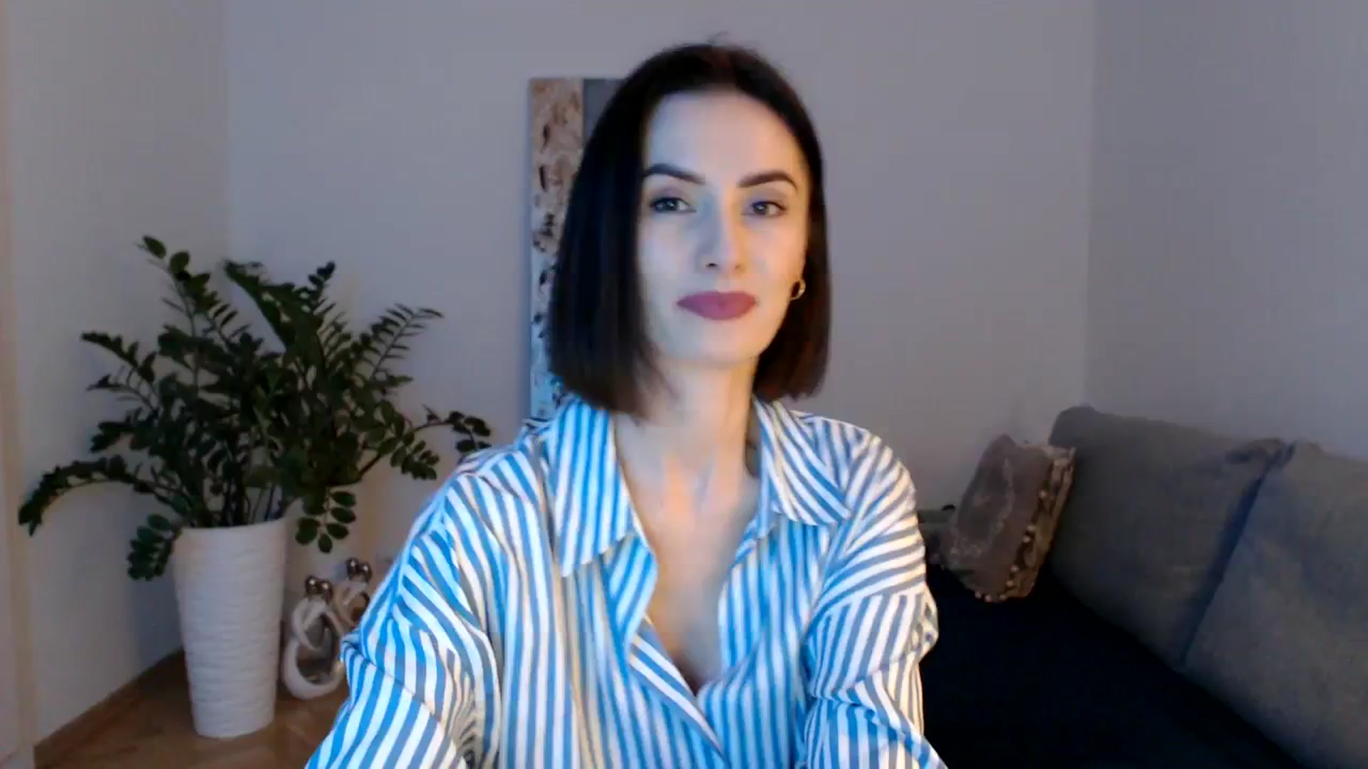 Gallery image thumbnail from the_realpearl's myfreecams stream on, 03/05/2024, 16:39 image 14 of 20