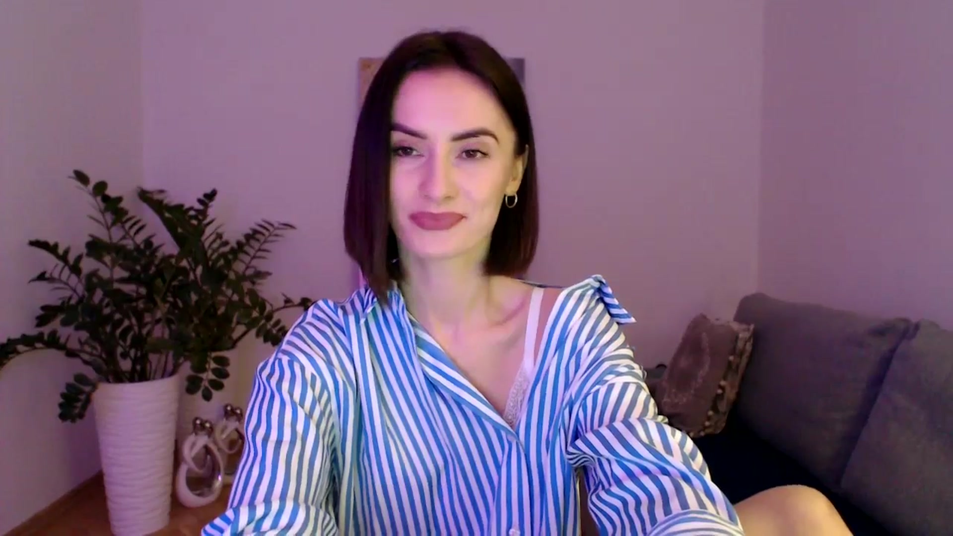 Gallery image thumbnail from the_realpearl's myfreecams stream on, 03/05/2024, 18:35 image 16 of 20