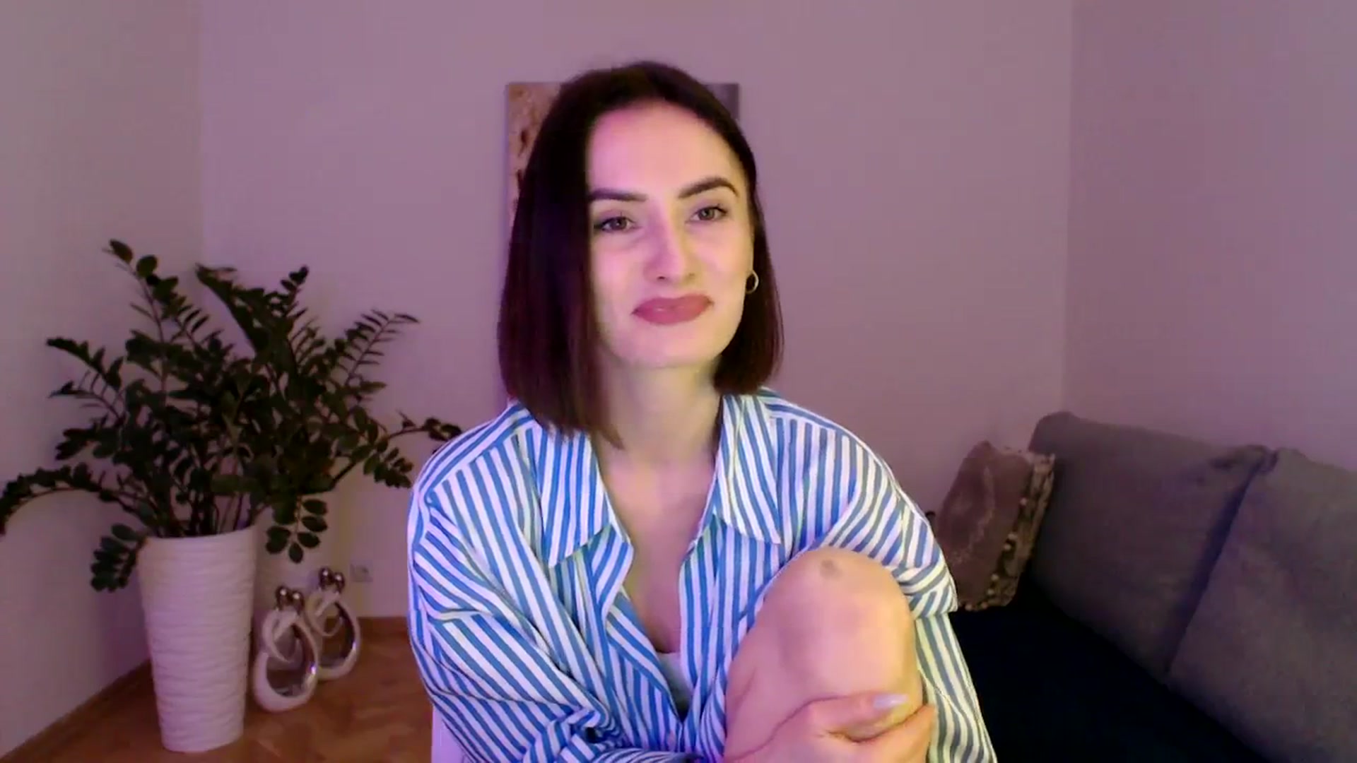 Gallery image thumbnail from the_realpearl's myfreecams stream on, 03/05/2024, 18:35 image 11 of 20