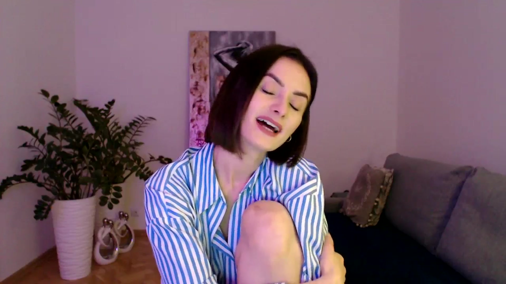 Gallery image thumbnail from the_realpearl's myfreecams stream on, 03/05/2024, 18:35 image 12 of 20