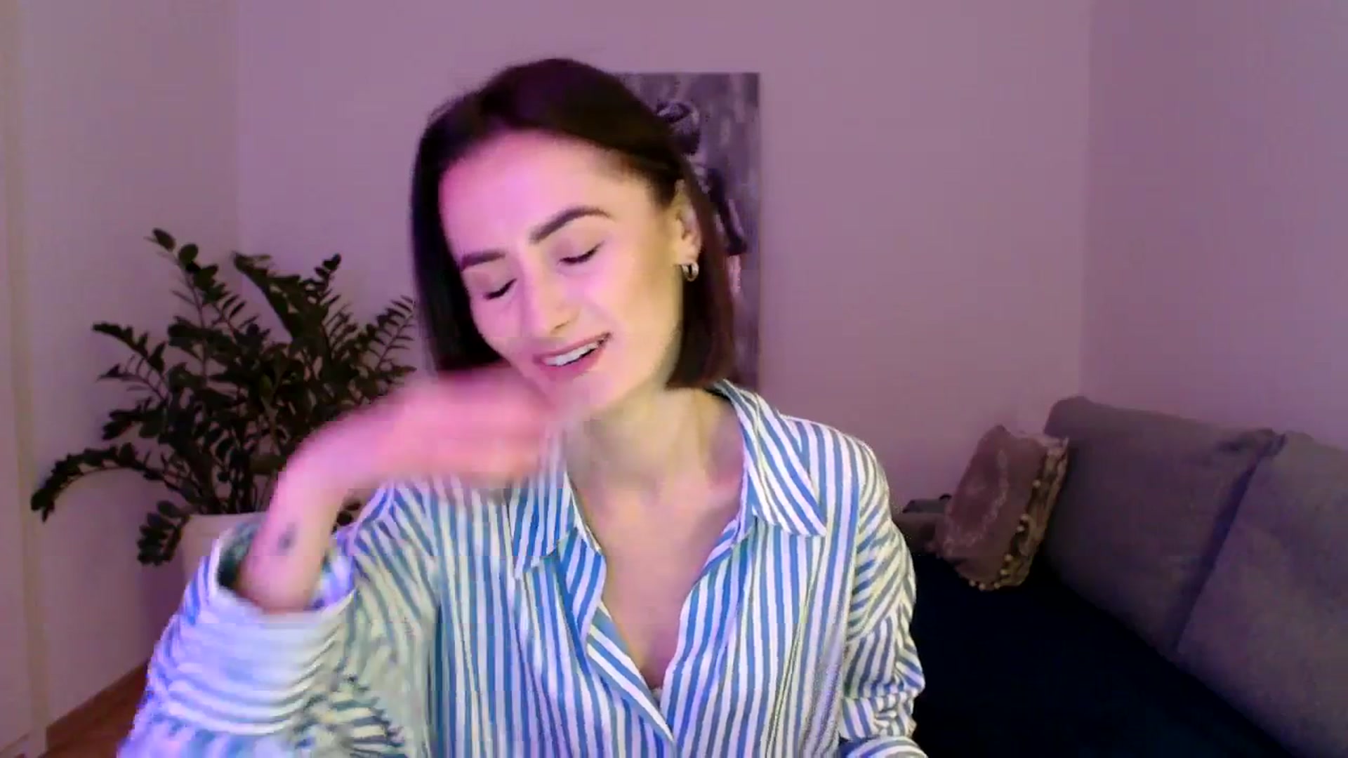 Gallery image thumbnail from the_realpearl's myfreecams stream on, 03/05/2024, 18:35 image 4 of 20