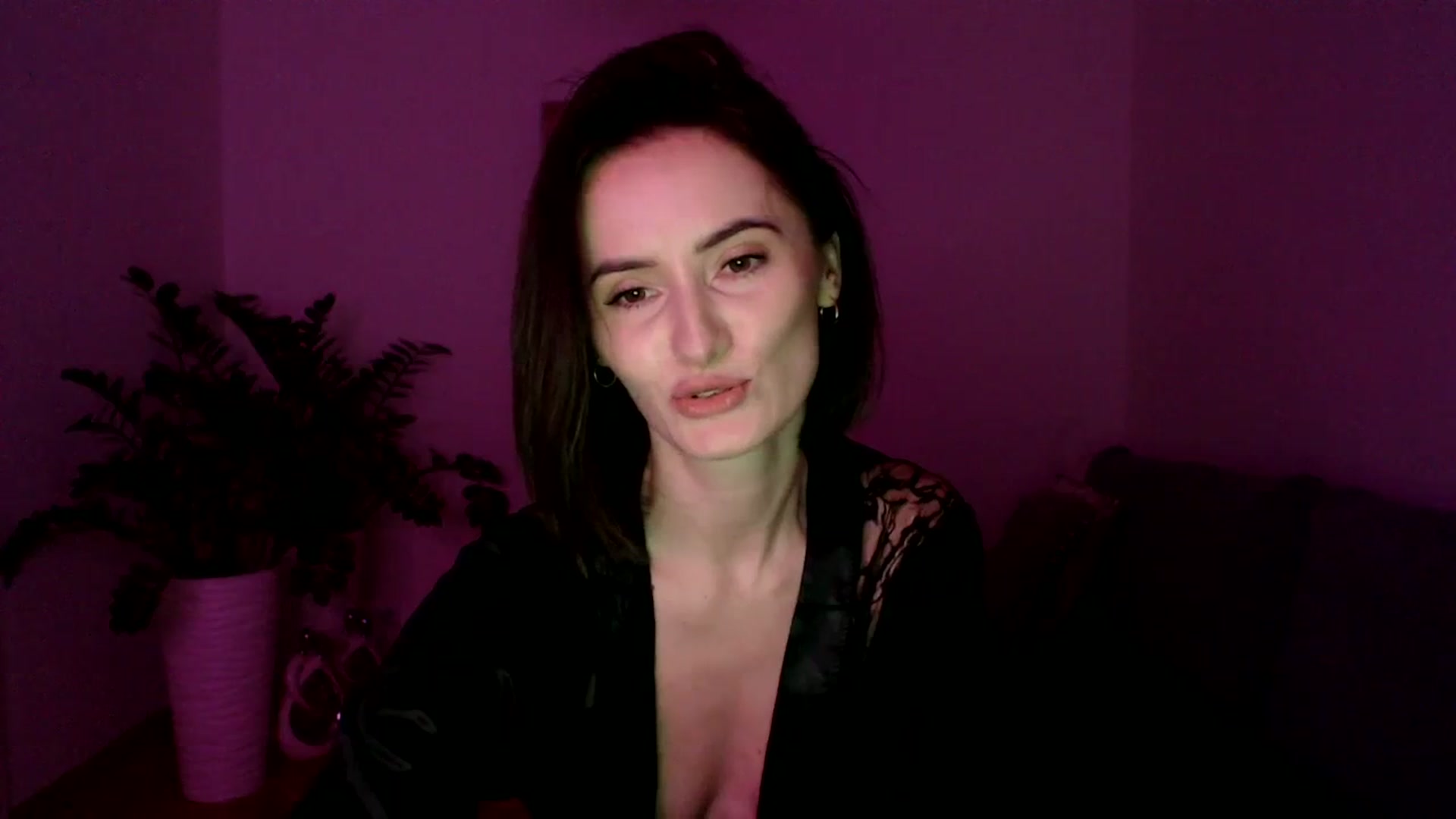 Gallery image thumbnail from the_realpearl's myfreecams stream on, 03/06/2024, 18:00 image 8 of 20