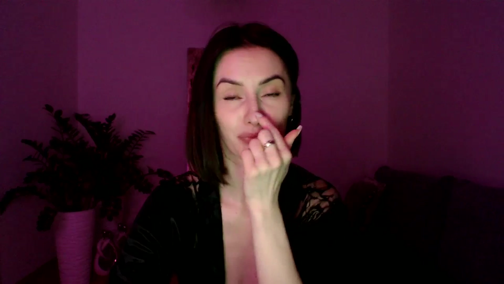 Gallery image thumbnail from the_realpearl's myfreecams stream on, 03/06/2024, 18:00 image 11 of 20