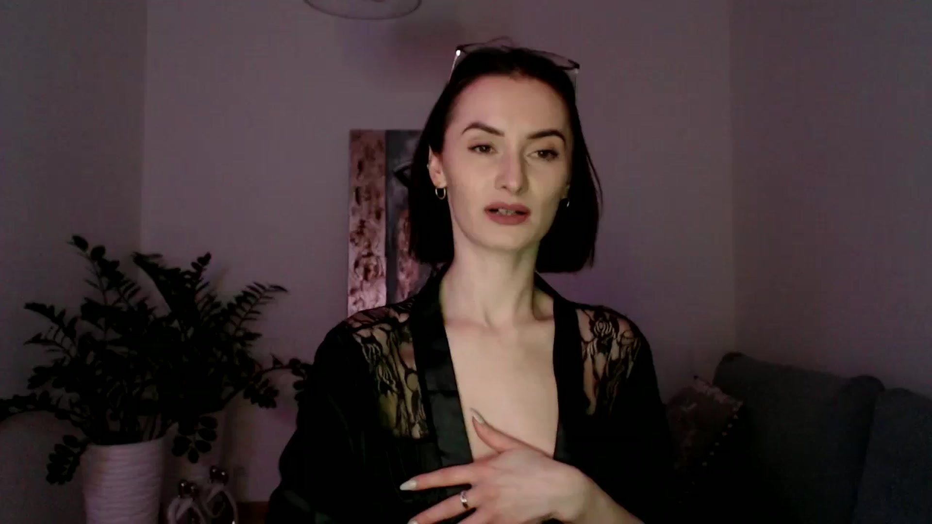 Gallery image thumbnail from the_realpearl's myfreecams stream on, 03/07/2024, 18:19 image 12 of 20