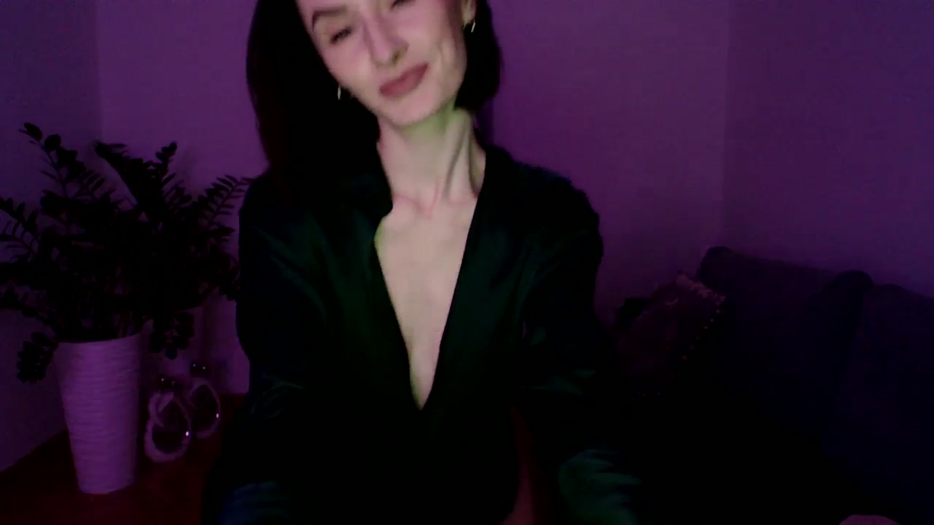 Gallery image thumbnail from the_realpearl's myfreecams stream on, 03/07/2024, 18:19 image 18 of 20
