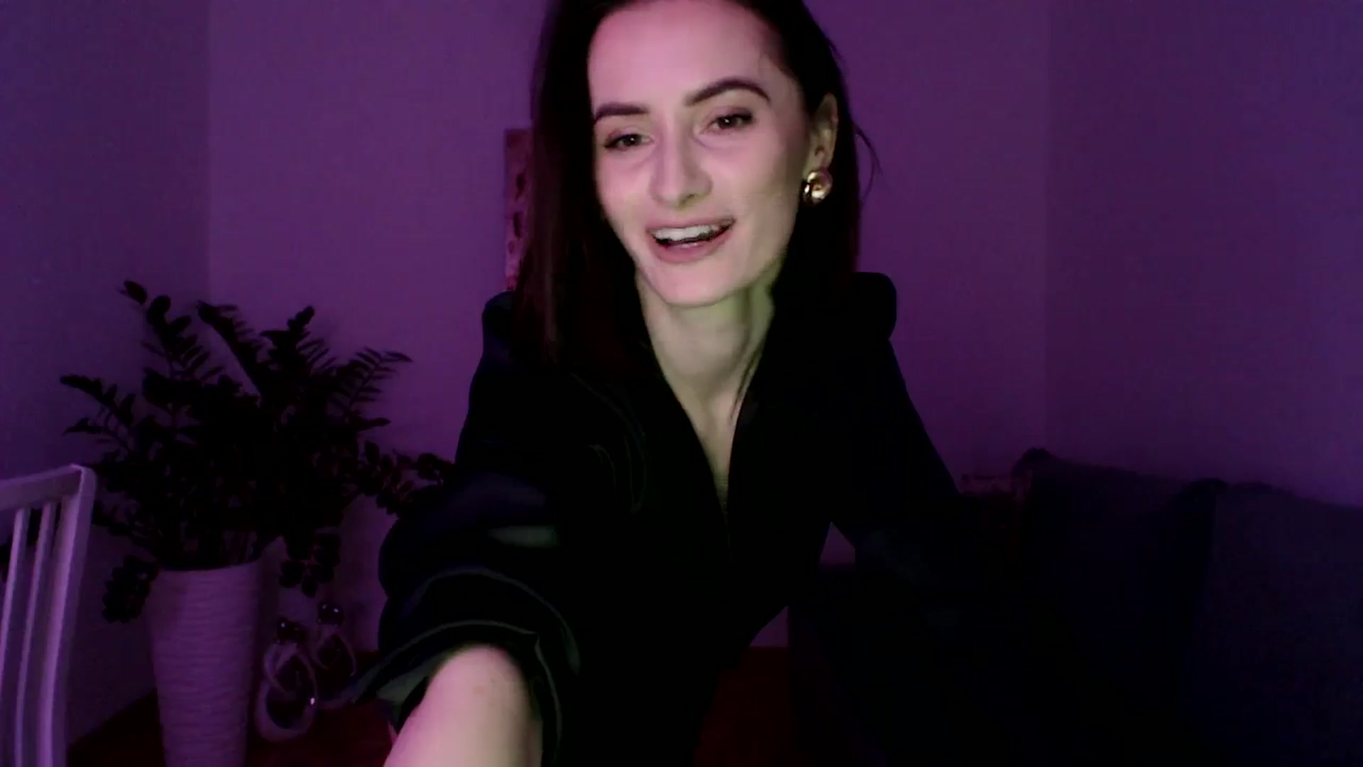 Gallery image thumbnail from the_realpearl's myfreecams stream on, 03/08/2024, 20:31 image 3 of 20
