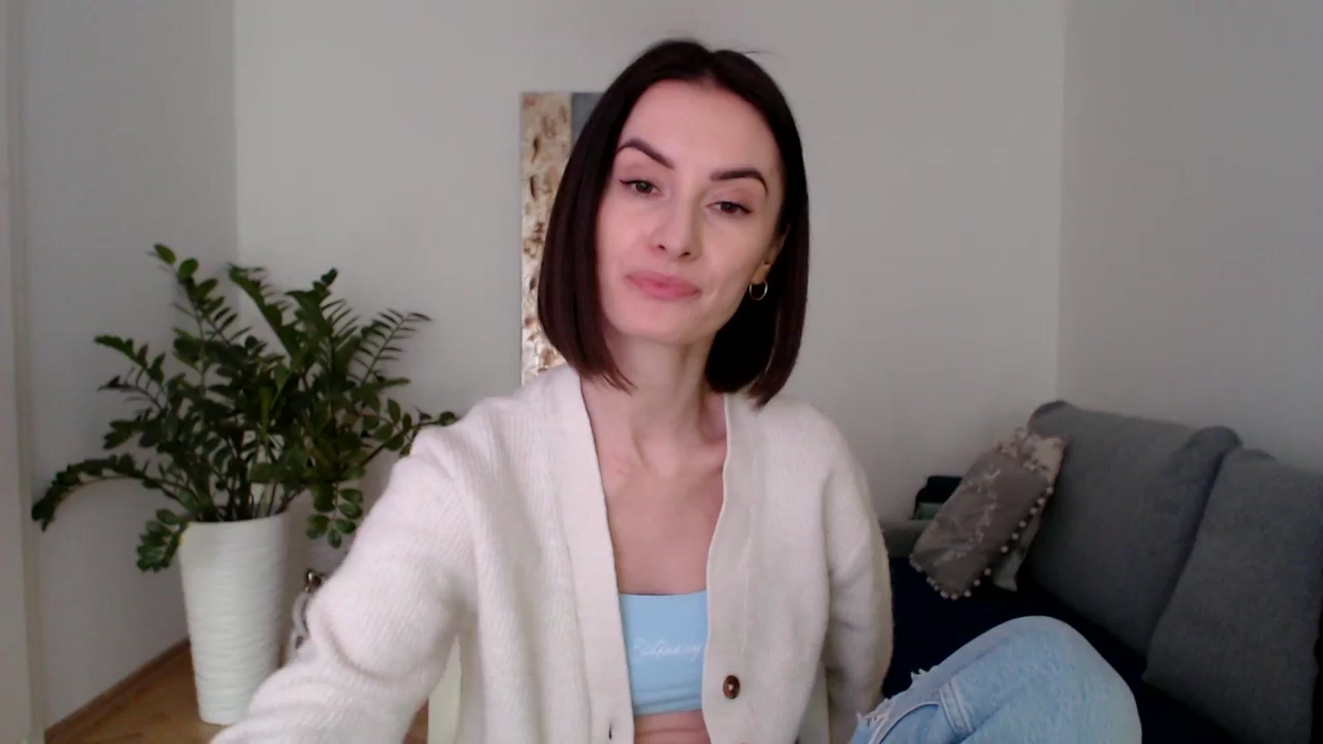 Gallery image thumbnail from the_realpearl's myfreecams stream on, 03/11/2024, 12:40 image 7 of 20