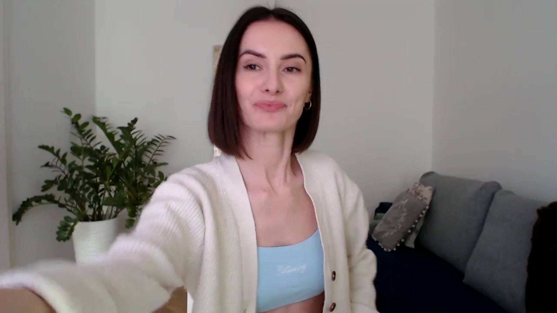 Gallery image thumbnail from the_realpearl's myfreecams stream on, 03/11/2024, 12:40 image 16 of 20