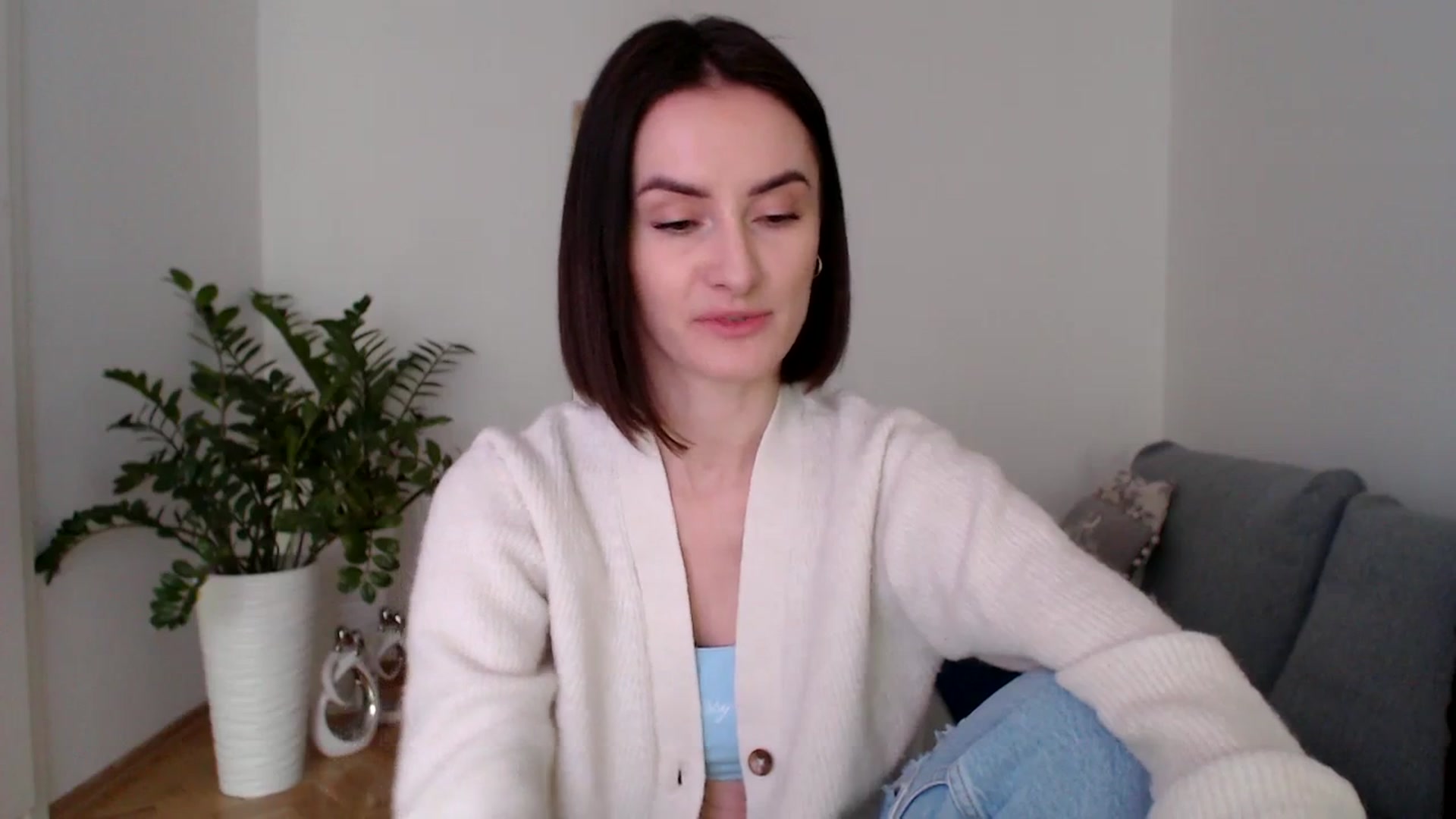 Gallery image thumbnail from the_realpearl's myfreecams stream on, 03/11/2024, 12:40 image 6 of 20