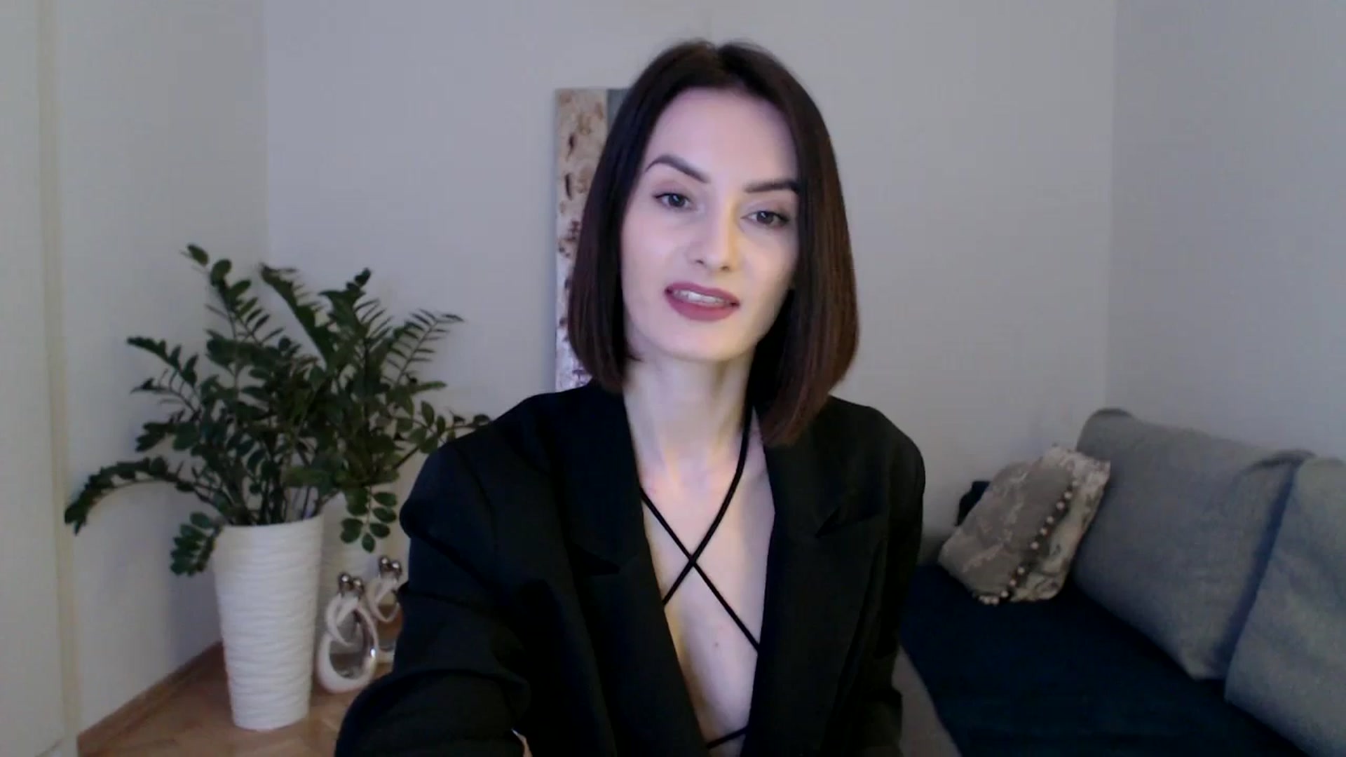 Gallery image thumbnail from the_realpearl's myfreecams stream on, 03/12/2024, 18:30 image 6 of 20