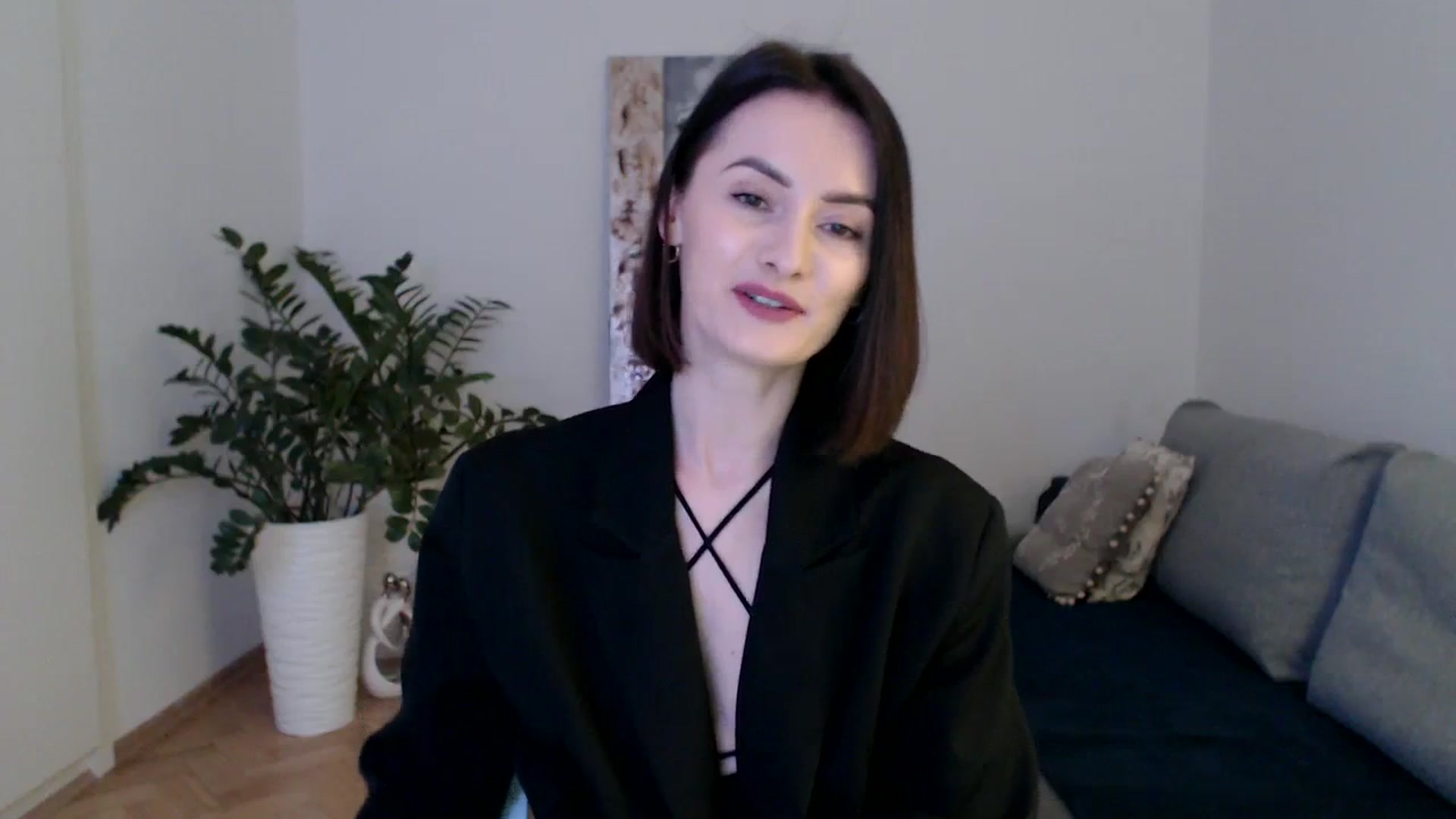 Gallery image thumbnail from the_realpearl's myfreecams stream on, 03/12/2024, 18:30 image 2 of 20
