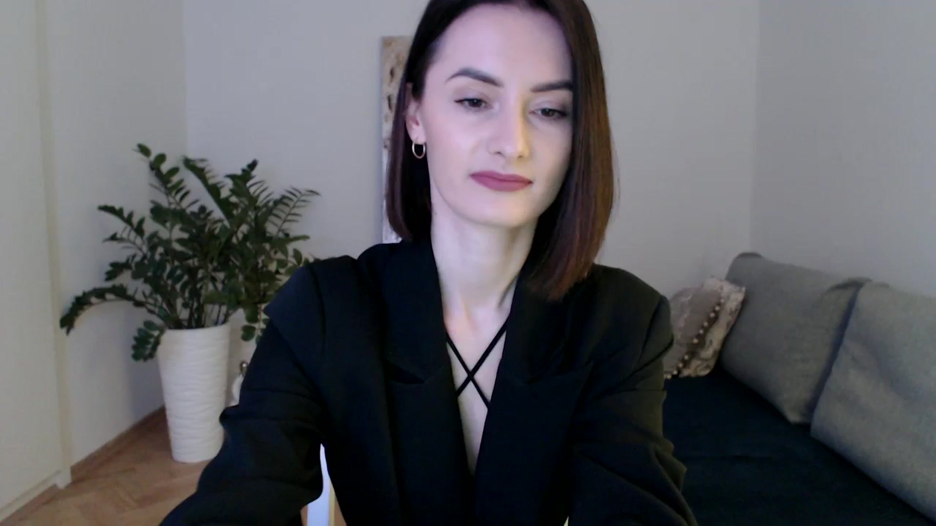 Gallery image thumbnail from the_realpearl's myfreecams stream on, 03/12/2024, 18:30 image 1 of 20