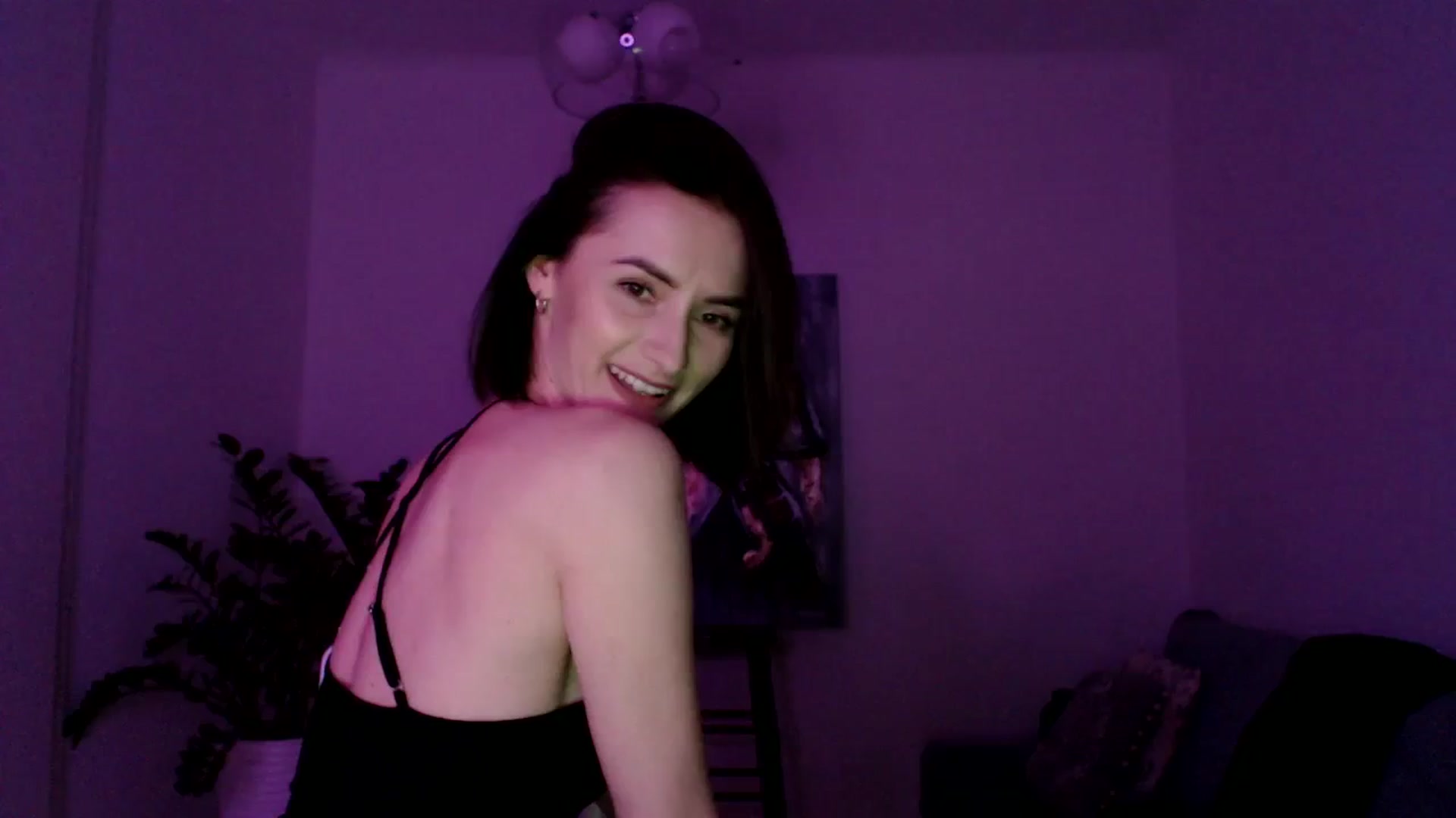 Gallery image thumbnail from the_realpearl's myfreecams stream on, 03/12/2024, 18:30 image 19 of 20