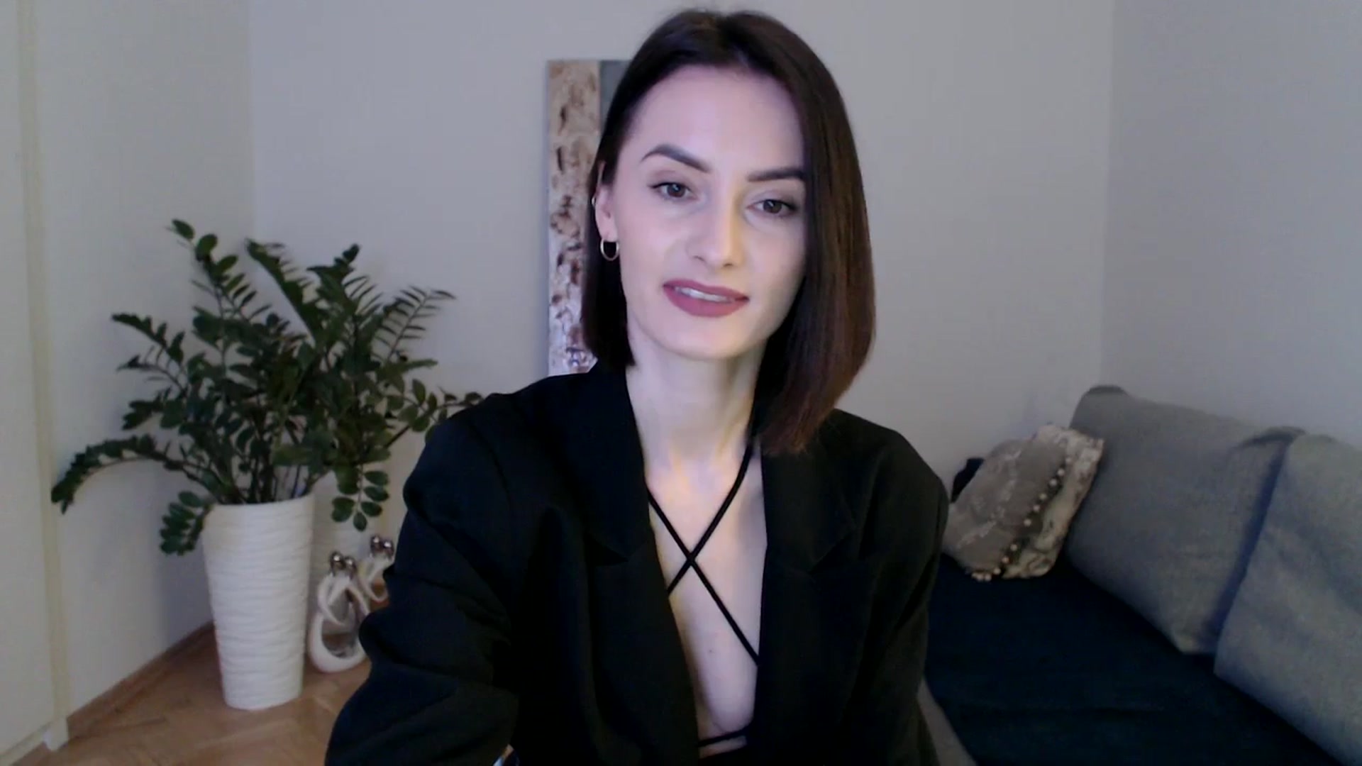 Gallery image thumbnail from the_realpearl's myfreecams stream on, 03/12/2024, 18:30 image 8 of 20