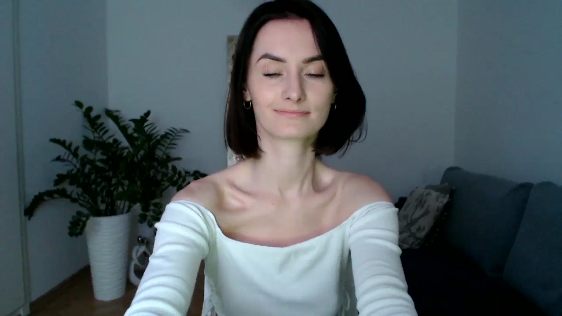 Gallery image thumbnail from the_realpearl's myfreecams stream on, 03/13/2024, 17:14 image 4 of 20