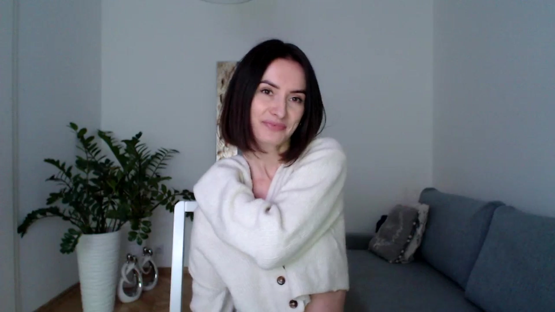 Gallery image thumbnail from the_realpearl's myfreecams stream on, 03/14/2024, 16:34 image 15 of 20
