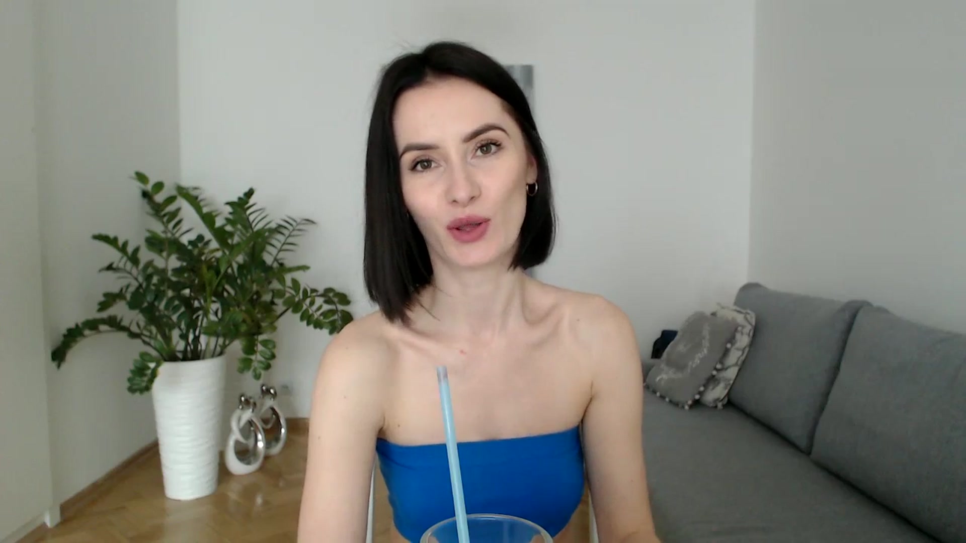 Gallery image thumbnail from the_realpearl's myfreecams stream on, 03/15/2024, 15:46 image 10 of 20