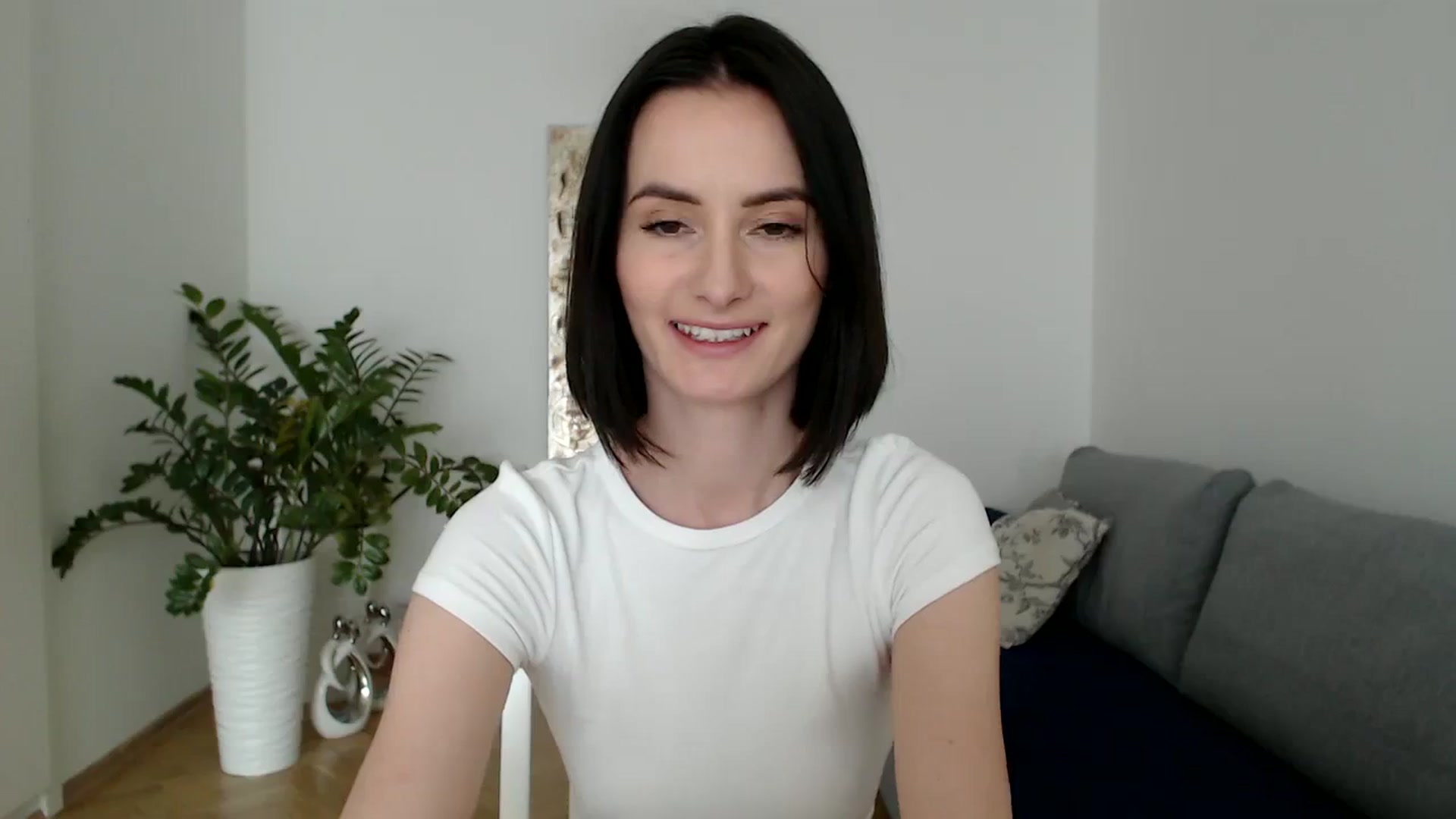 Gallery image thumbnail from the_realpearl's myfreecams stream on, 03/25/2024, 16:46 image 2 of 20