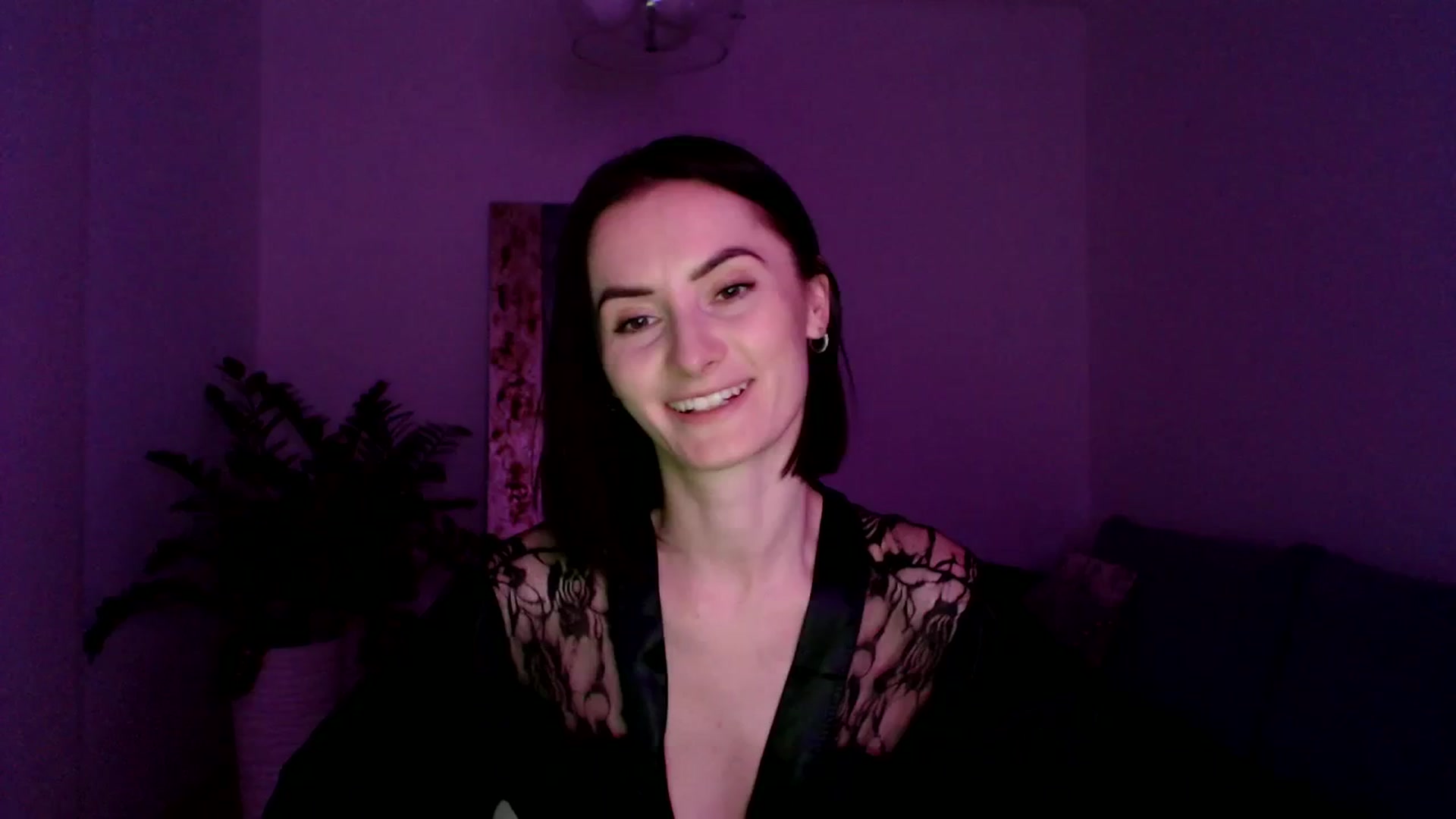 Gallery image thumbnail from the_realpearl's myfreecams stream on, 03/29/2024, 19:40 image 17 of 20