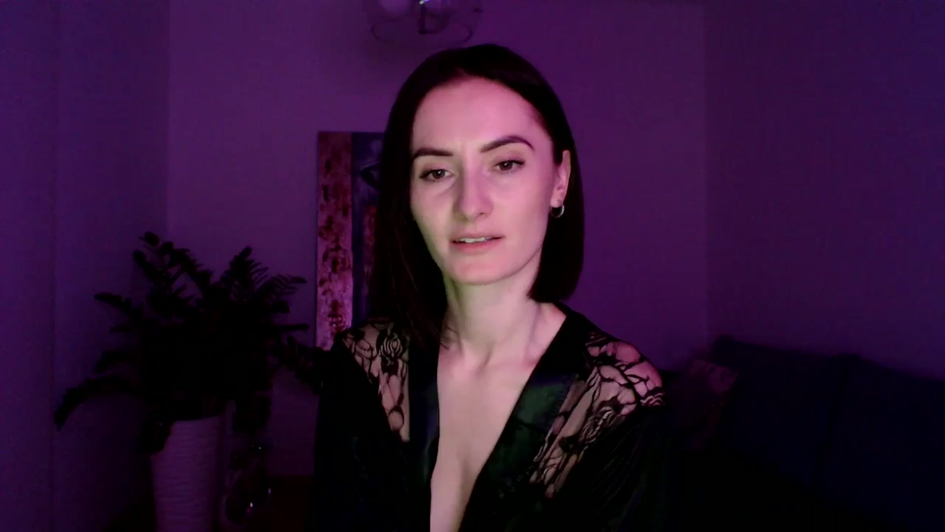 Gallery image thumbnail from the_realpearl's myfreecams stream on, 03/29/2024, 19:40 image 19 of 20