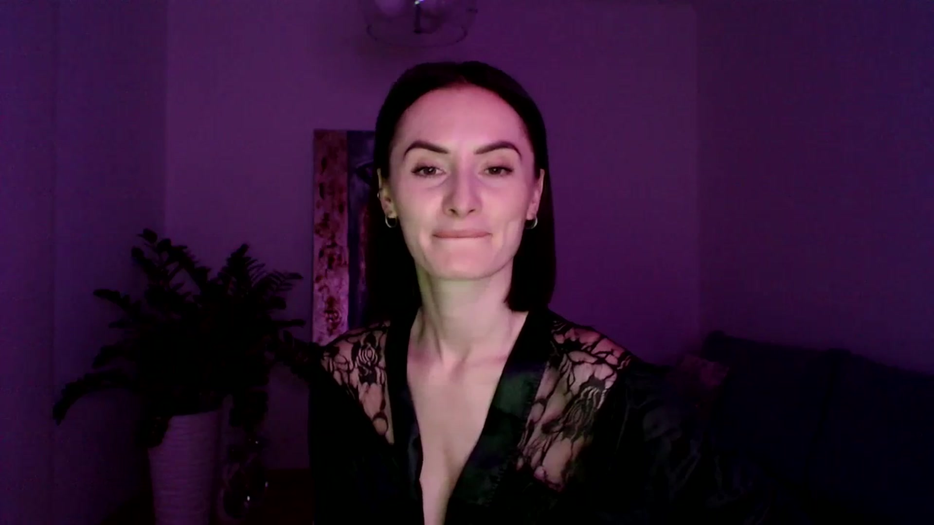 Gallery image thumbnail from the_realpearl's myfreecams stream on, 03/29/2024, 19:40 image 18 of 20