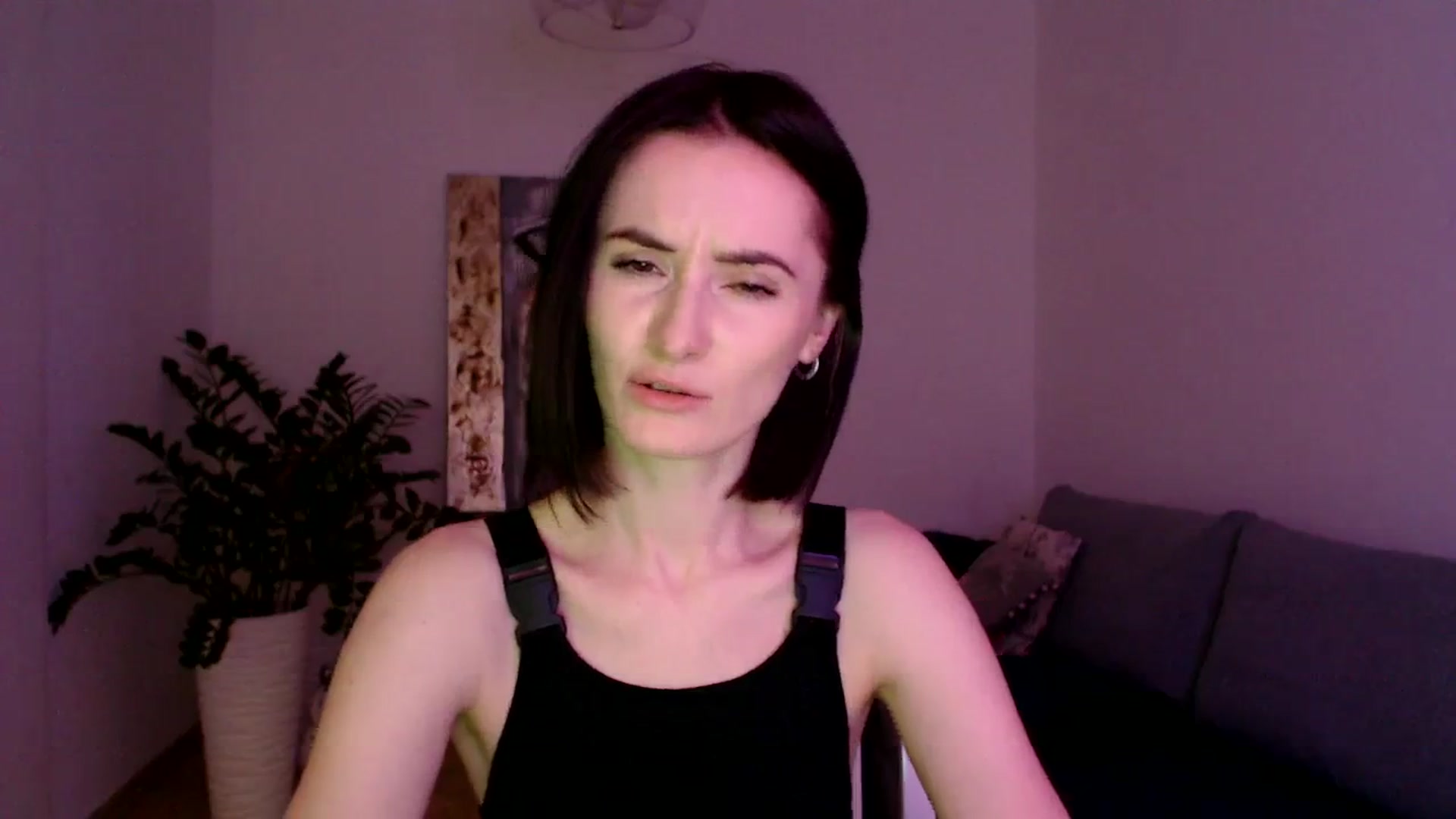 Gallery image thumbnail from the_realpearl's myfreecams stream on, 03/29/2024, 19:40 image 4 of 20