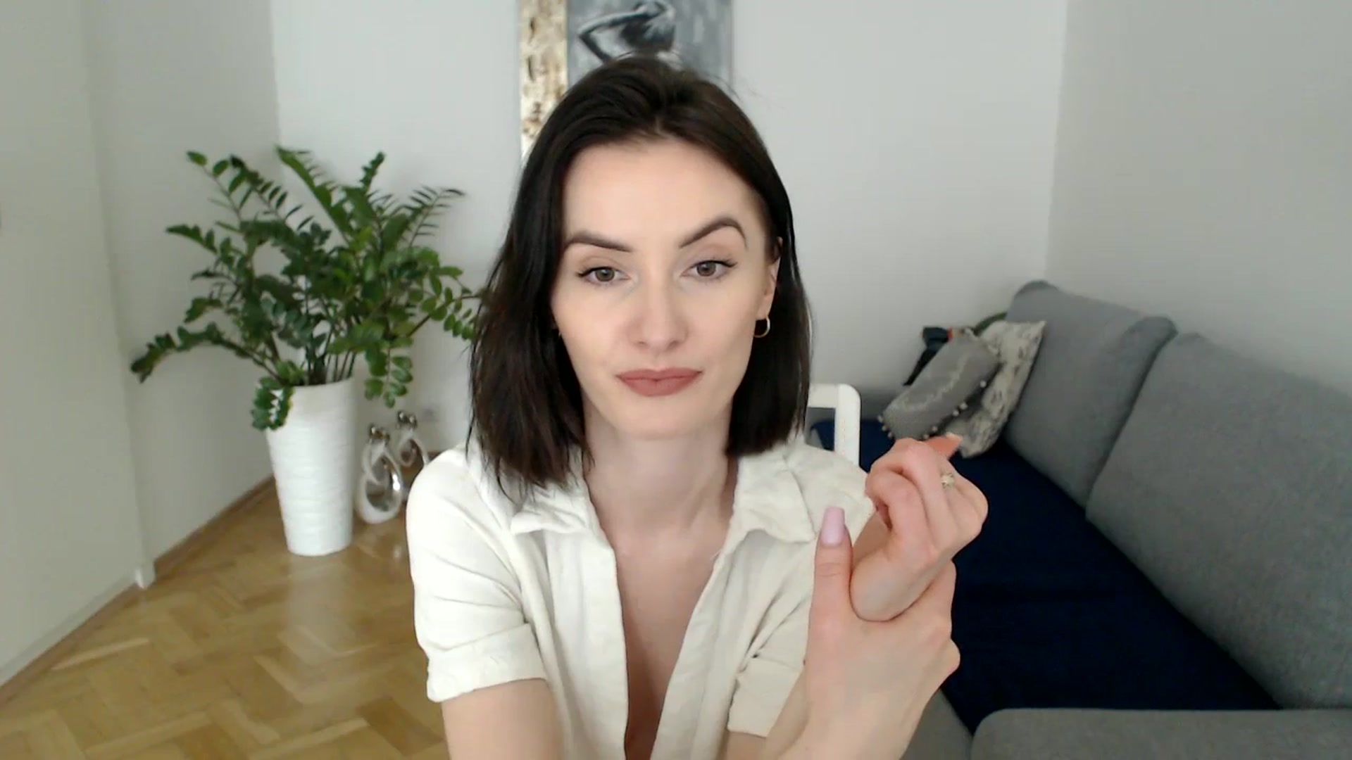 Gallery image thumbnail from the_realpearl's myfreecams stream on, 04/10/2024, 16:57 image 11 of 20