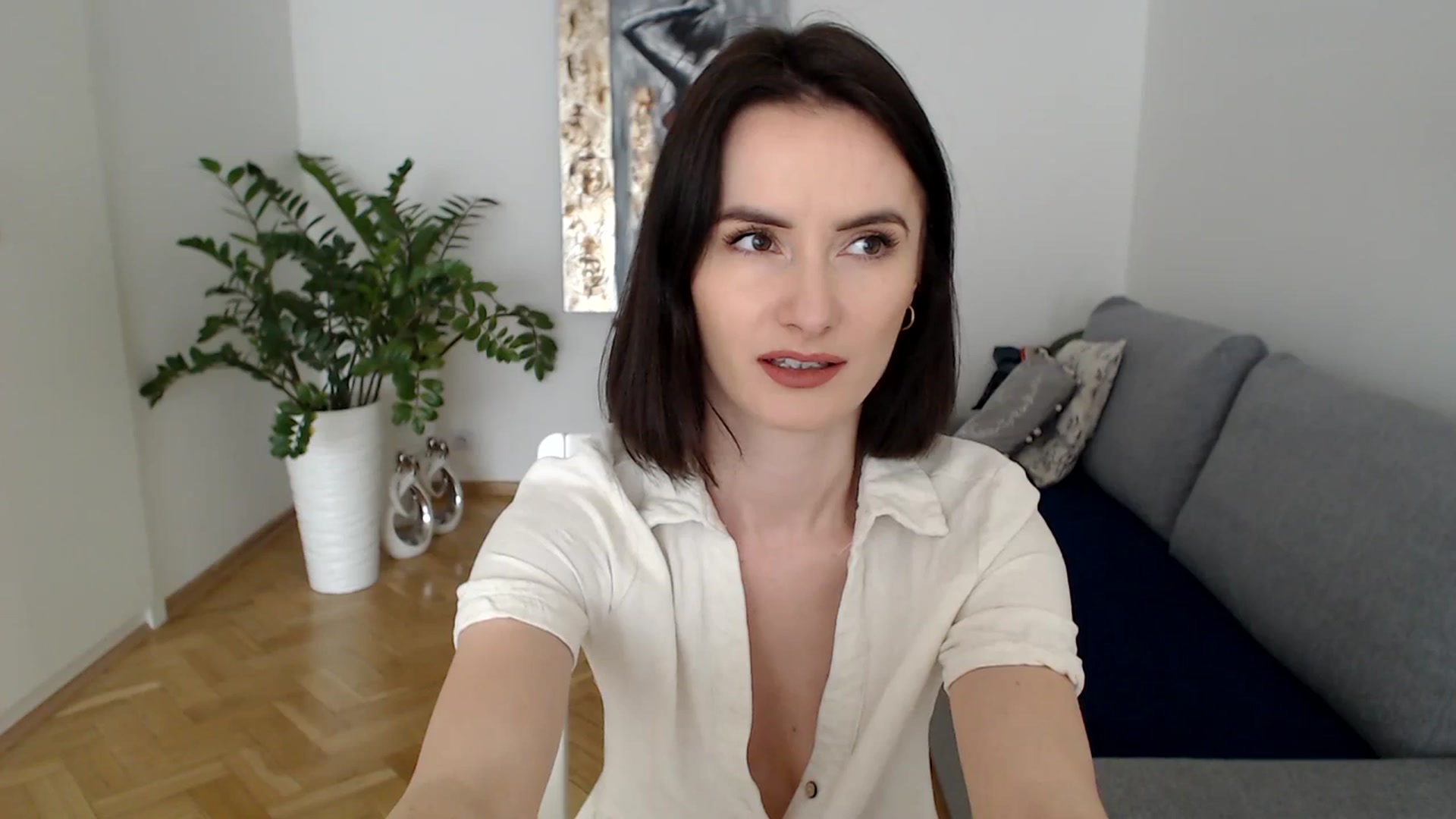 Gallery image thumbnail from the_realpearl's myfreecams stream on, 04/10/2024, 16:57 image 4 of 20