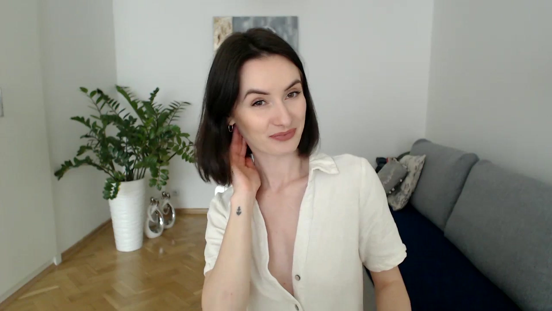 Gallery image thumbnail from the_realpearl's myfreecams stream on, 04/10/2024, 16:57 image 6 of 20