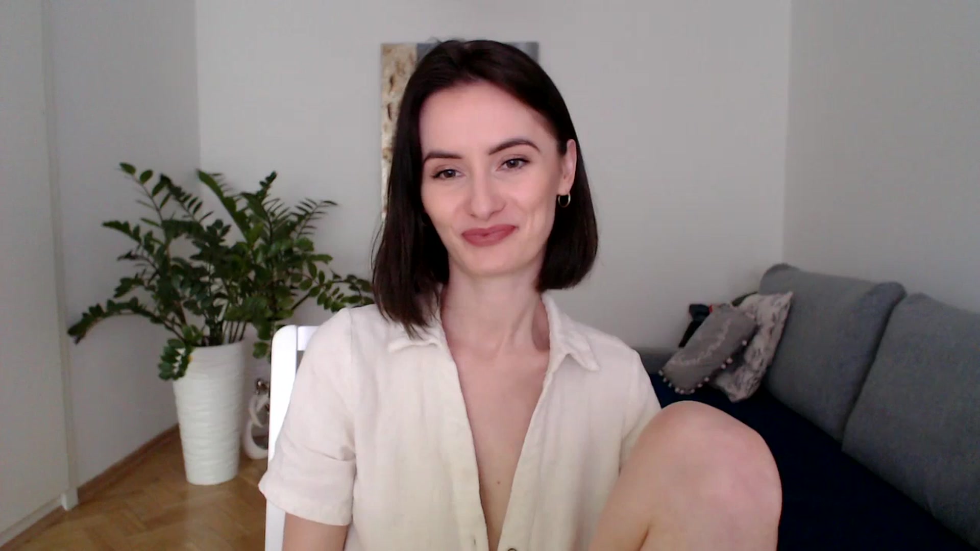 Gallery image thumbnail from the_realpearl's myfreecams stream on, 04/10/2024, 16:57 image 18 of 20
