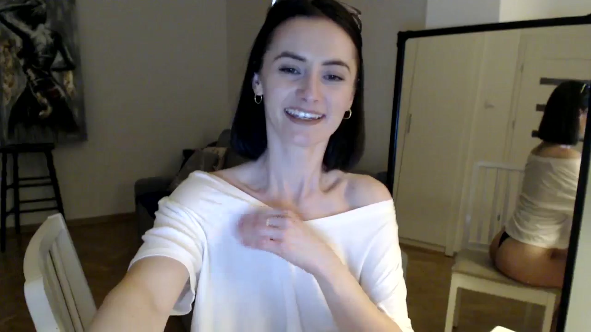 Gallery image thumbnail from the_realpearl's myfreecams stream on, 04/11/2024, 17:55 image 16 of 20